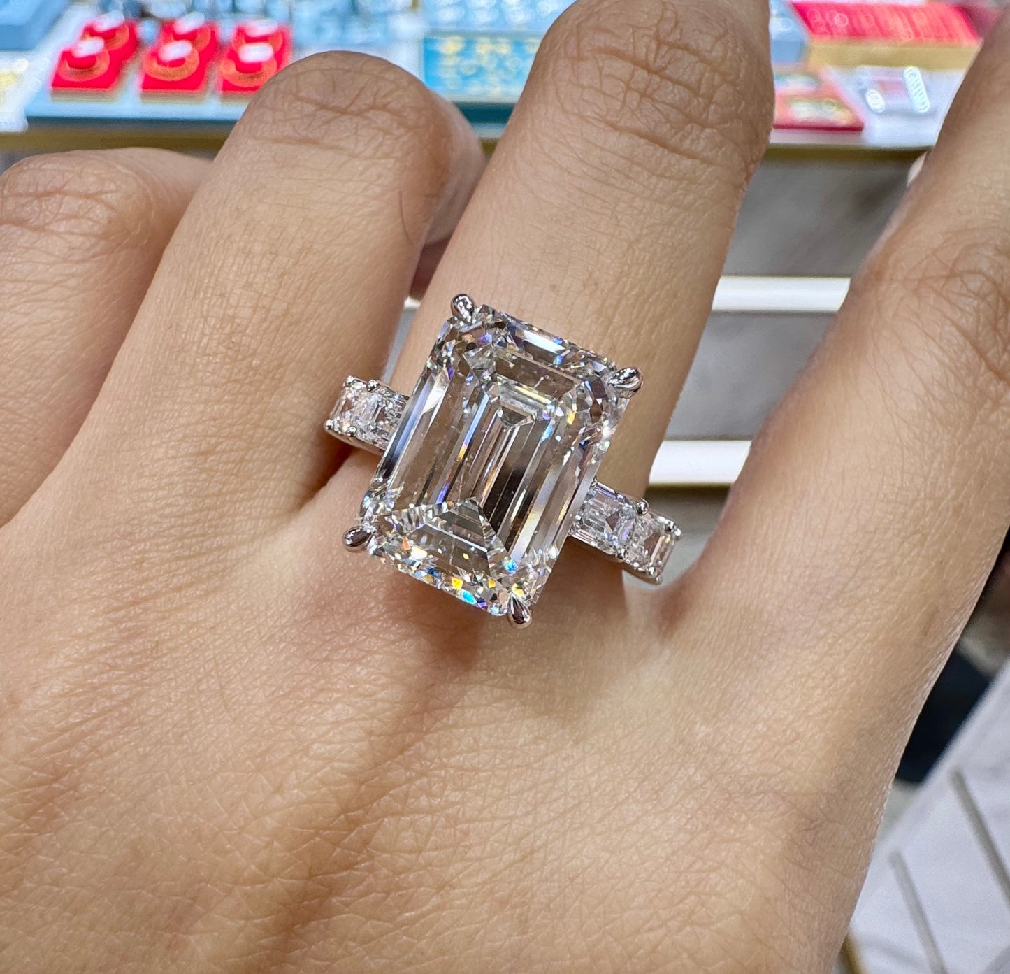 bec360 2-2 link TIKTOK LIVESTREAM 18K all white gold(not 2-tone ) 5ct emerald cut with regular paved band emerald paved side stones with IGI certificate size E VS size9