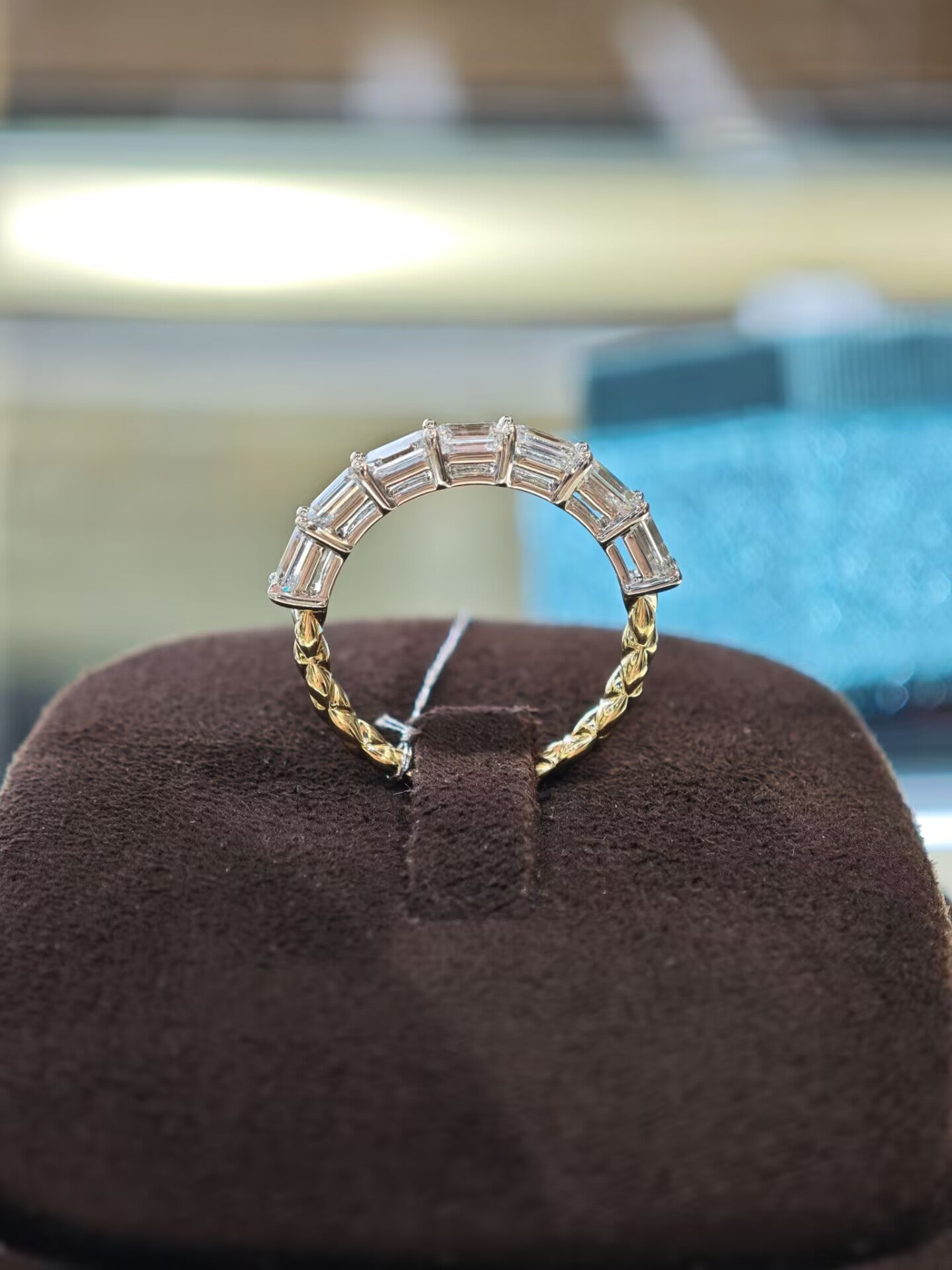 Clau TIKTIOK LIVESTREAM 18K 2-tone 2.5mm plain band width half eternity band D VVS size 6