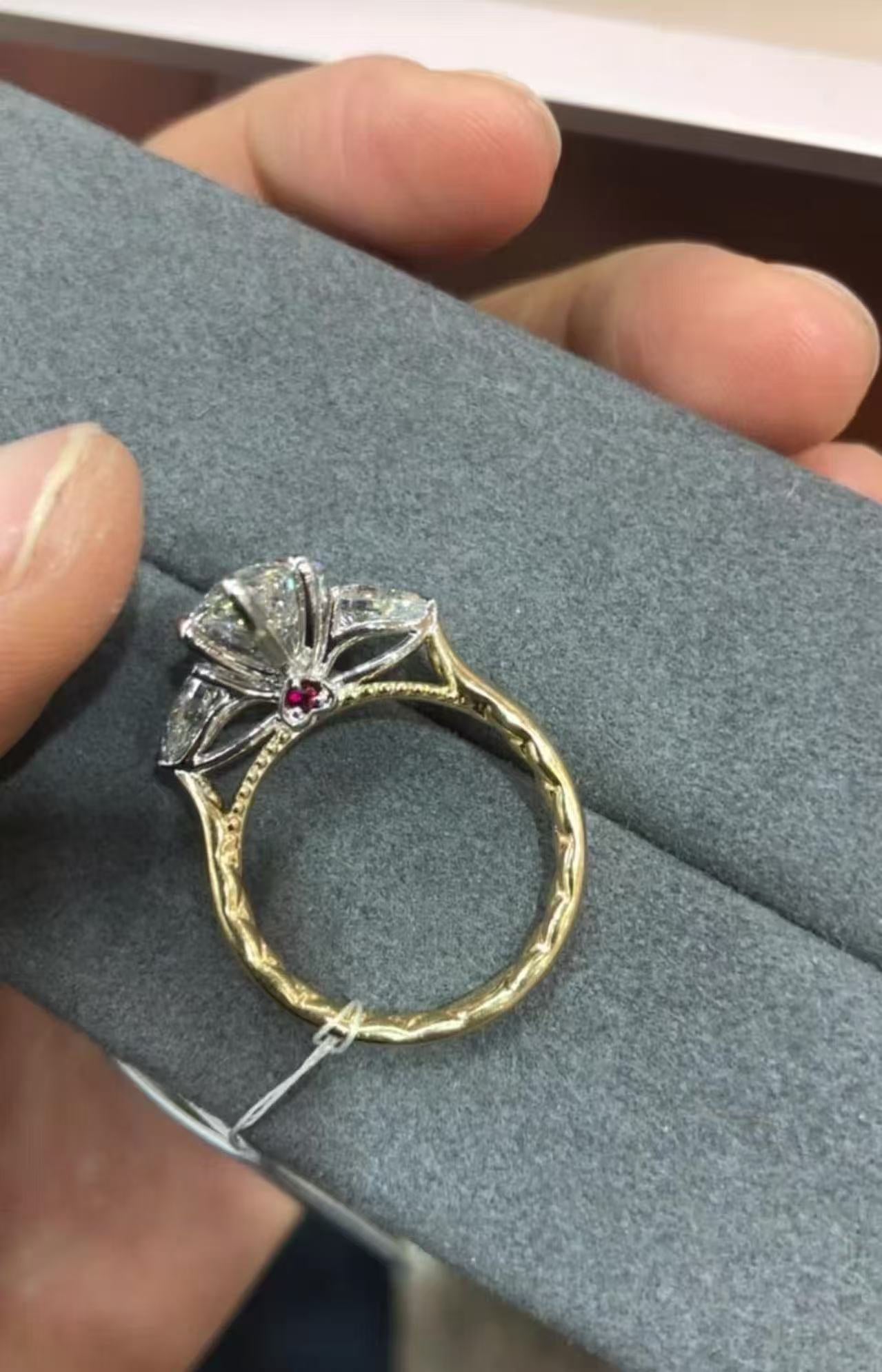 Rox link 2-1 Tiktok livestream 18K 2-tone gold 5ct Marquise lab grown diamonds eith 2pcs total 1ct pear shapeRing E VS1 size 5 1/2