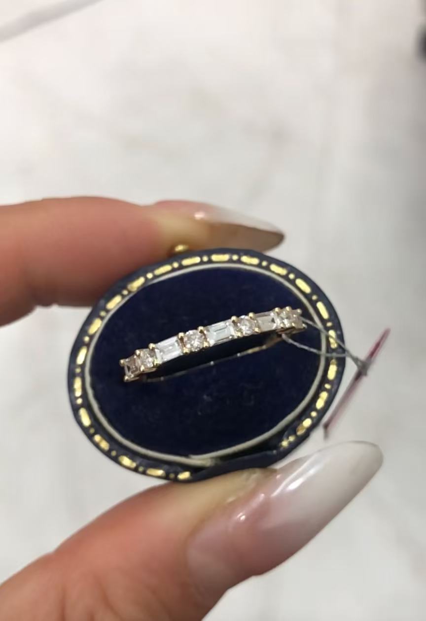 MEL 14K yellow Gold, matching band baguette& round rotated size 5