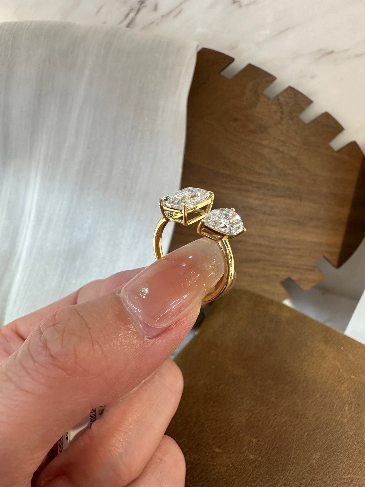 Fe TIKTOK LIVESTREAM 18K white gold (not yellow) Gold toi et moi 3ct tcw Lab EF VS IGI certificate size 5