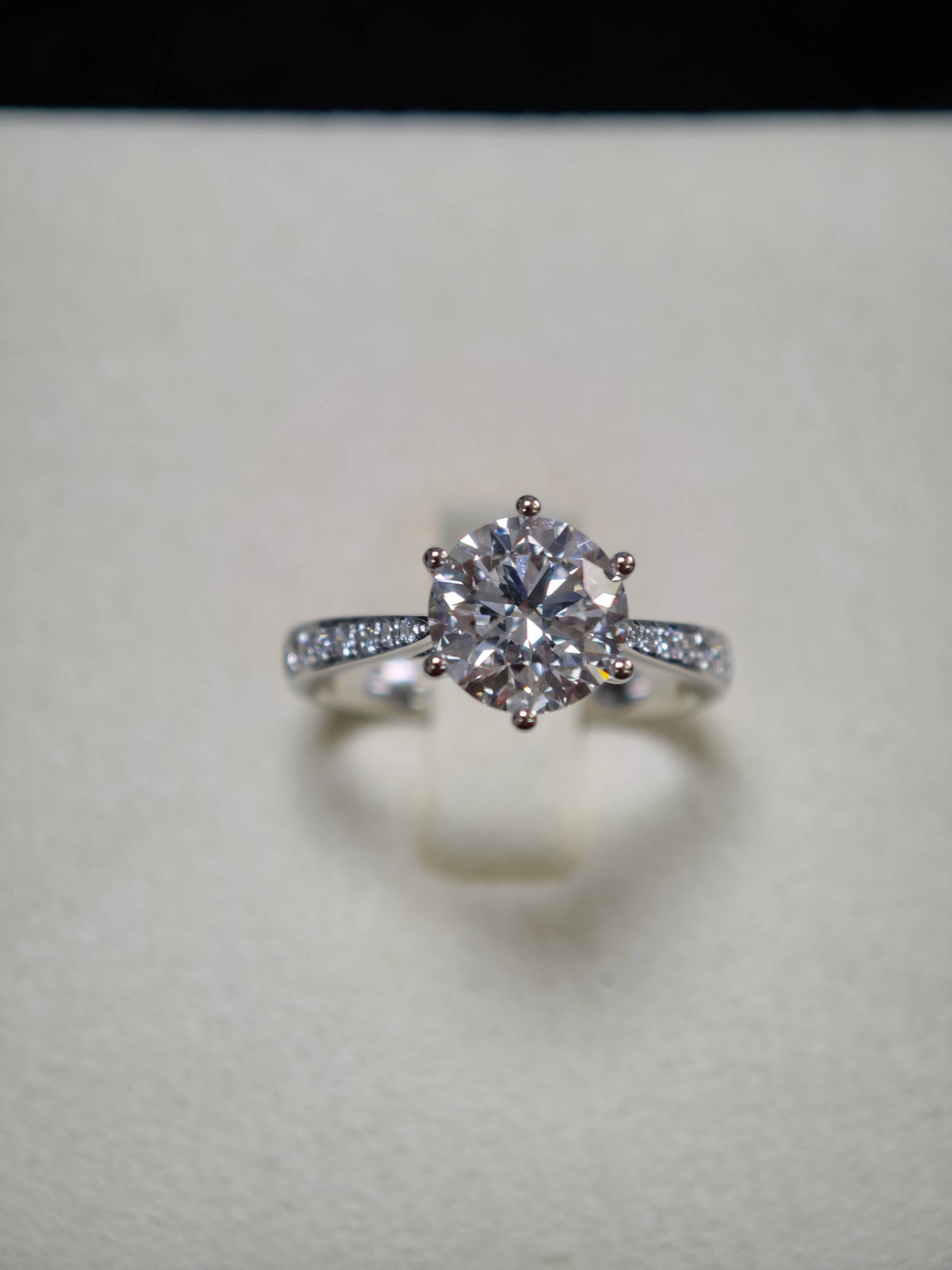 2ct E VVS2 Lab Diamond Solitaire Ring 14K Gold, Side Stones, IGI Certified ( RO 839 )