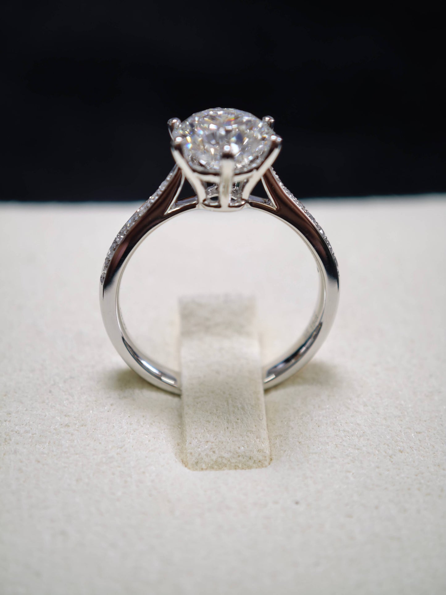 2ct E VVS2 Lab Diamond Solitaire Ring 14K Gold, Side Stones, IGI Certified ( RO 839 )