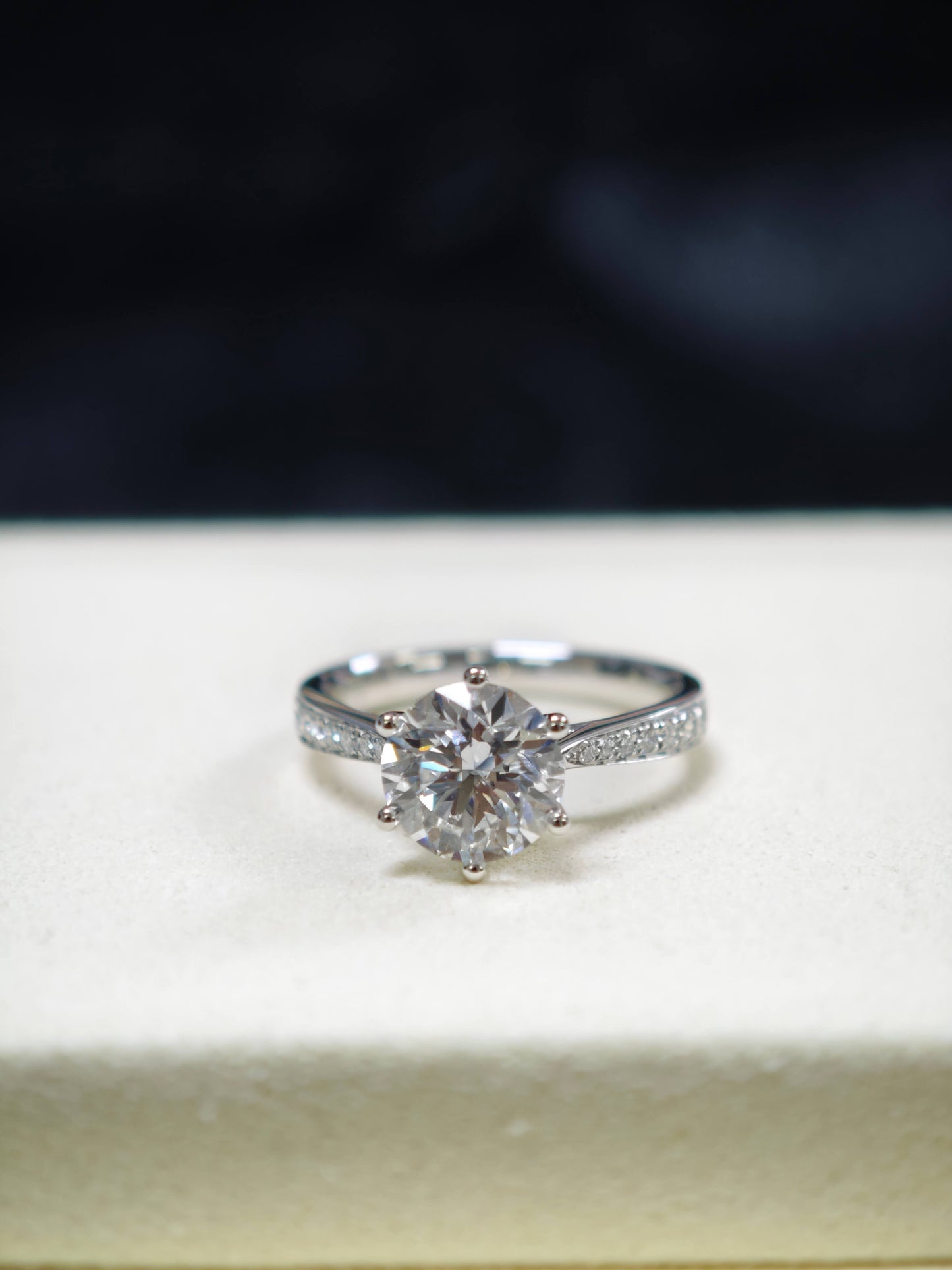 2ct E VVS2 Lab Diamond Solitaire Ring 14K Gold, Side Stones, IGI Certified ( RO 839 )
