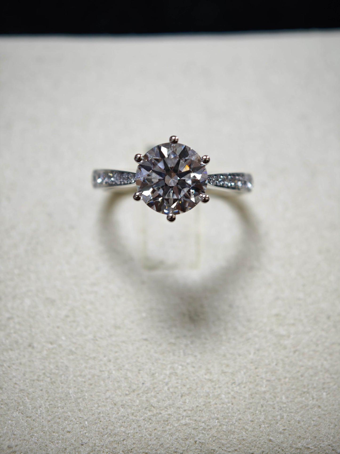 2ct E VVS2 Lab Diamond Solitaire Ring 14K Gold, Side Stones, IGI Certified ( RO 839 )