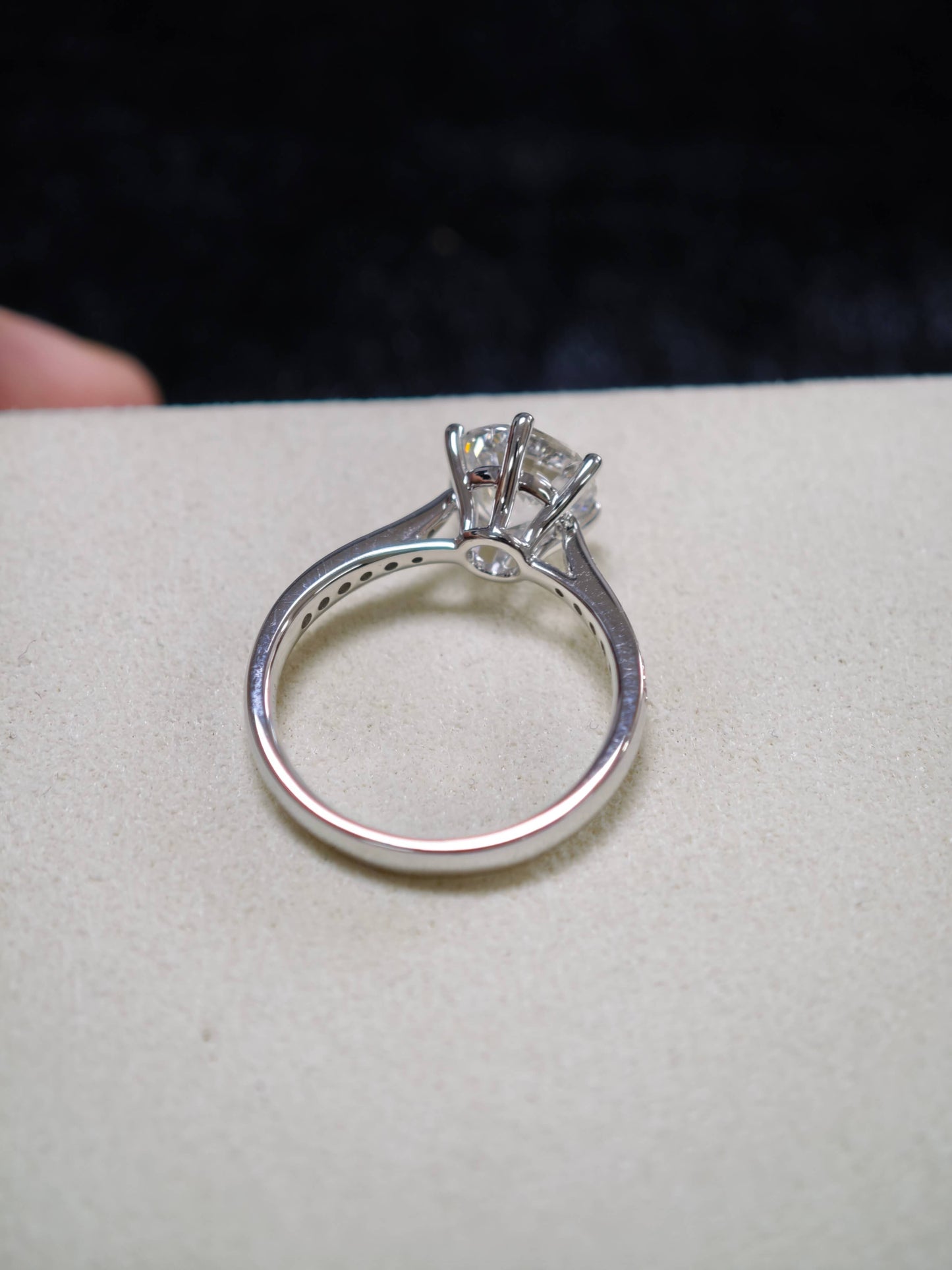 2ct E VVS2 Lab Diamond Solitaire Ring 14K Gold, Side Stones, IGI Certified ( RO 839 )