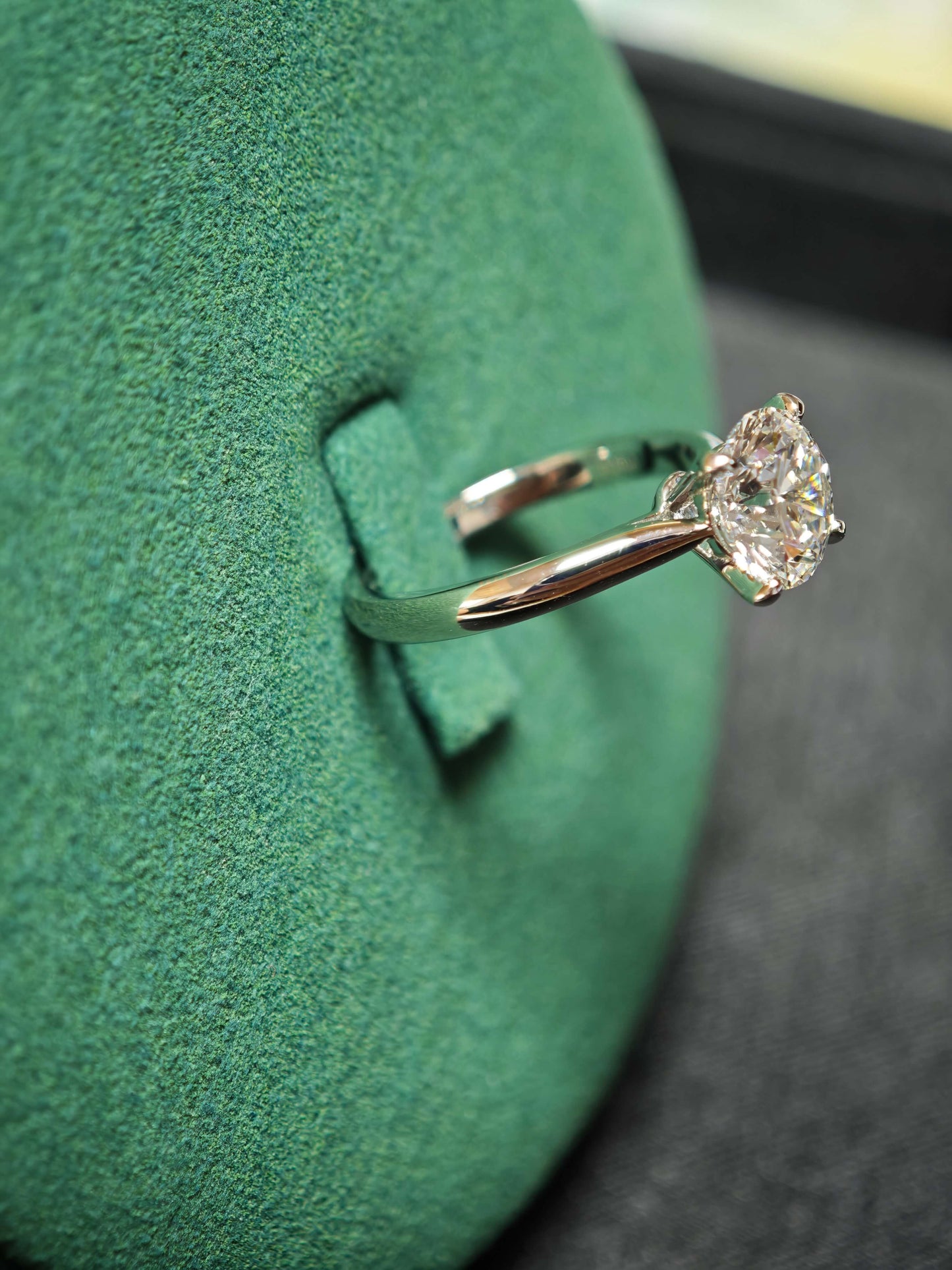 2ct D Color Round Brilliant Pt950 Solitaire Ring with Four-Prong Setting  ( RO 889 )