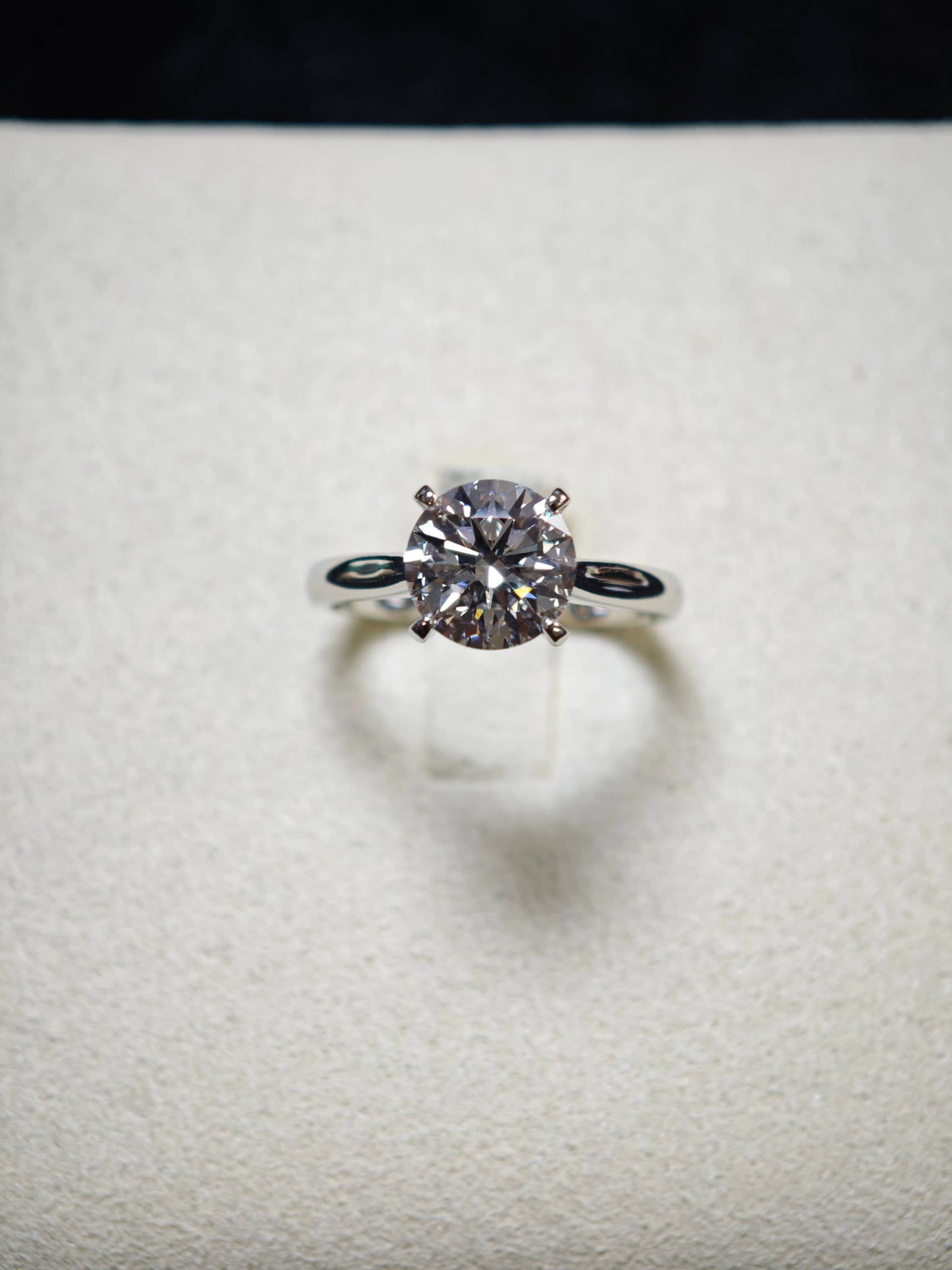 2ct D Color Round Brilliant Pt950 Solitaire Ring with Four-Prong Setting  ( RO 889 )