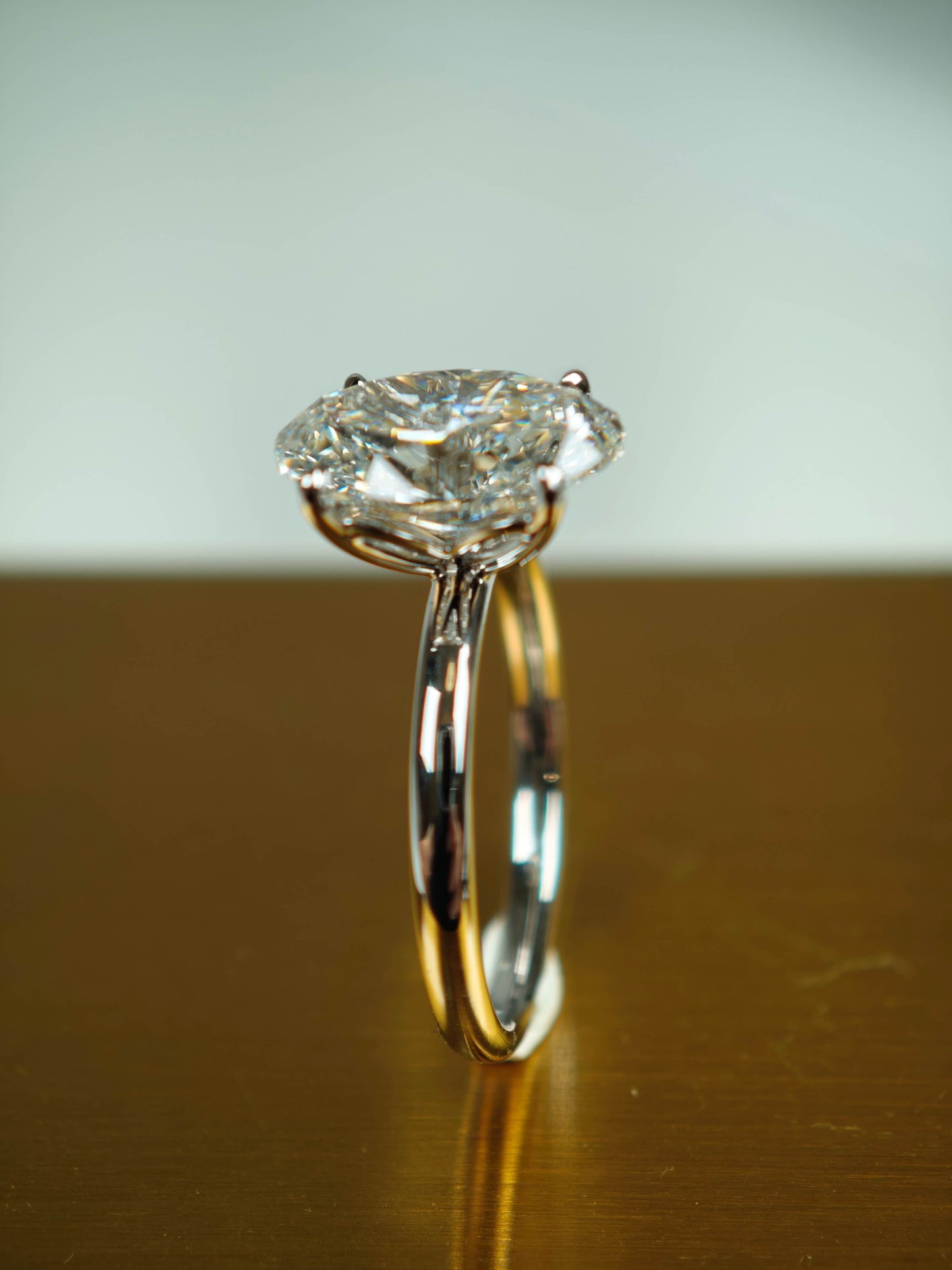5CT Oval Lab-Grown Diamond Ring with Petal Setting in 18K Gold   (OVX 0011)