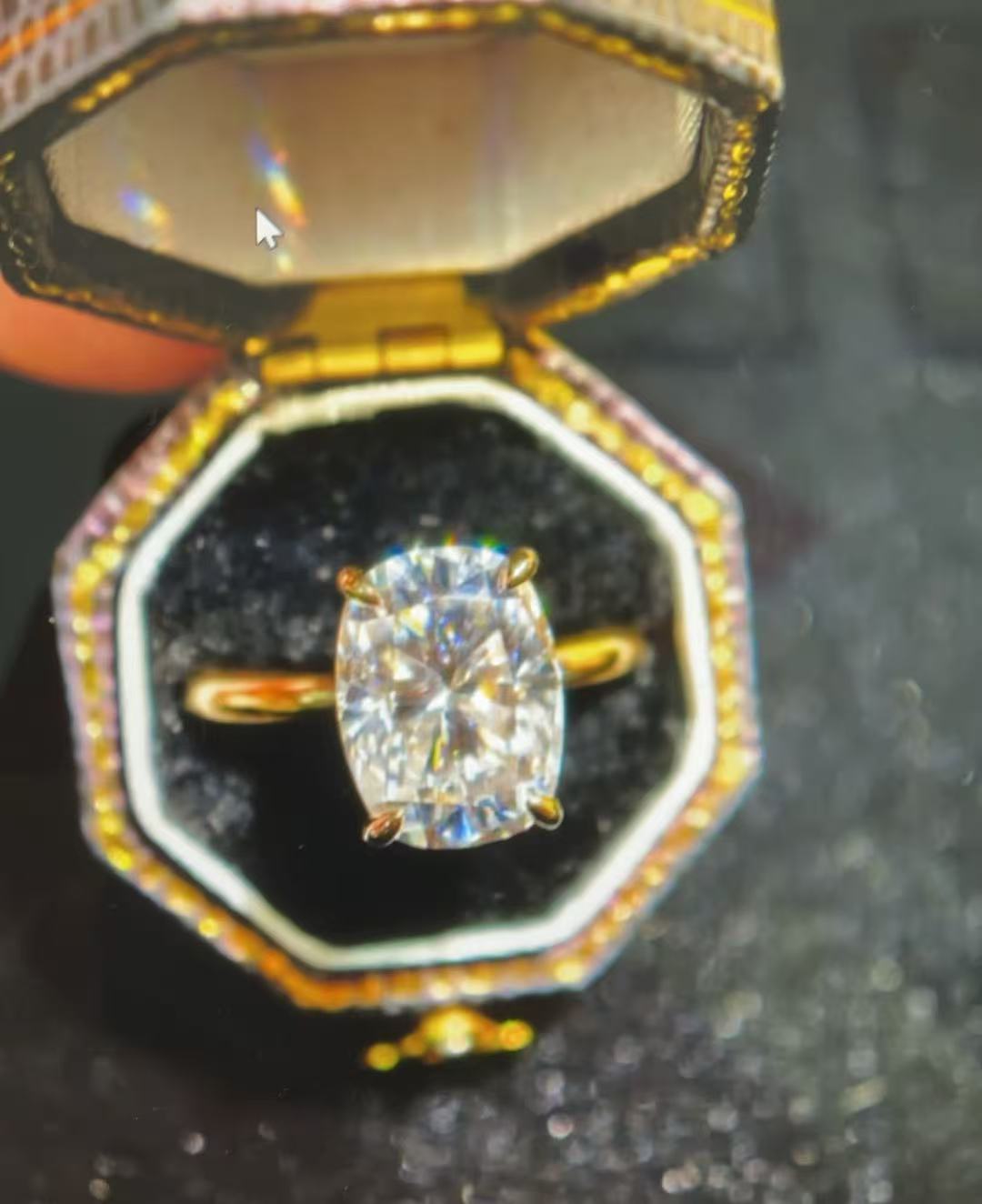 CA Deen 50% deposit 18K  5ct Oval cut E VVS2 Solitaire lab grown diamond with IGI Certificate size7 with burgundy case