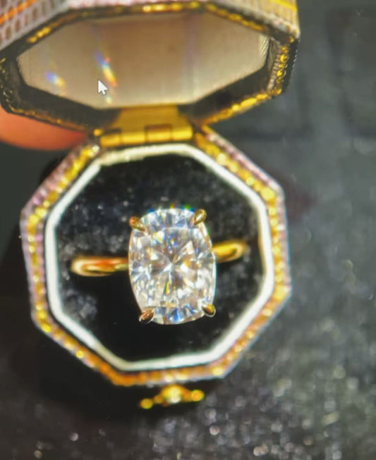 CA Deen 50% deposit 18K  5ct Oval cut E VVS2 Solitaire lab grown diamond with IGI Certificate size7 with burgundy case