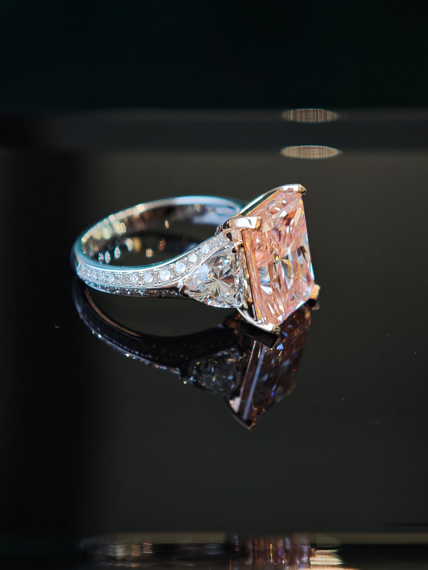Mon TIKTOK LIVESTREAM 18K lab pink diamond 3.5 pink elongated cushion with side triangles same design as picture but different stone shape size7