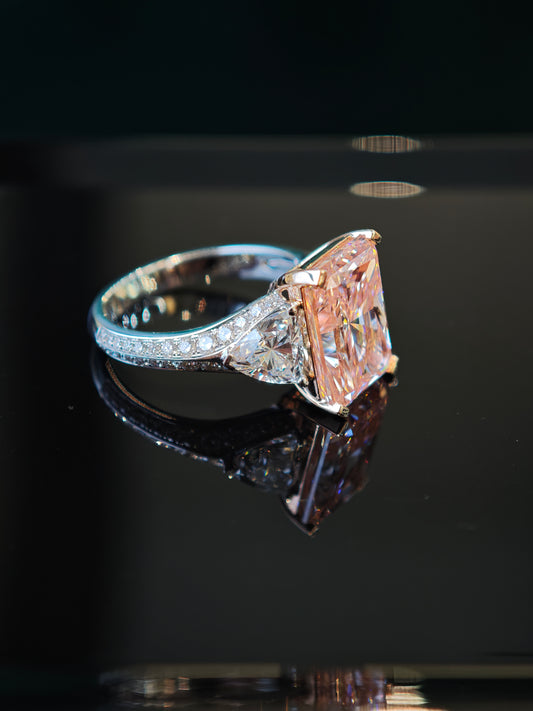 Mon TIKTOK LIVESTREAM 18K lab pink diamond 3.5 pink elongated cushion with side triangles same design as picture but different stone shape size7