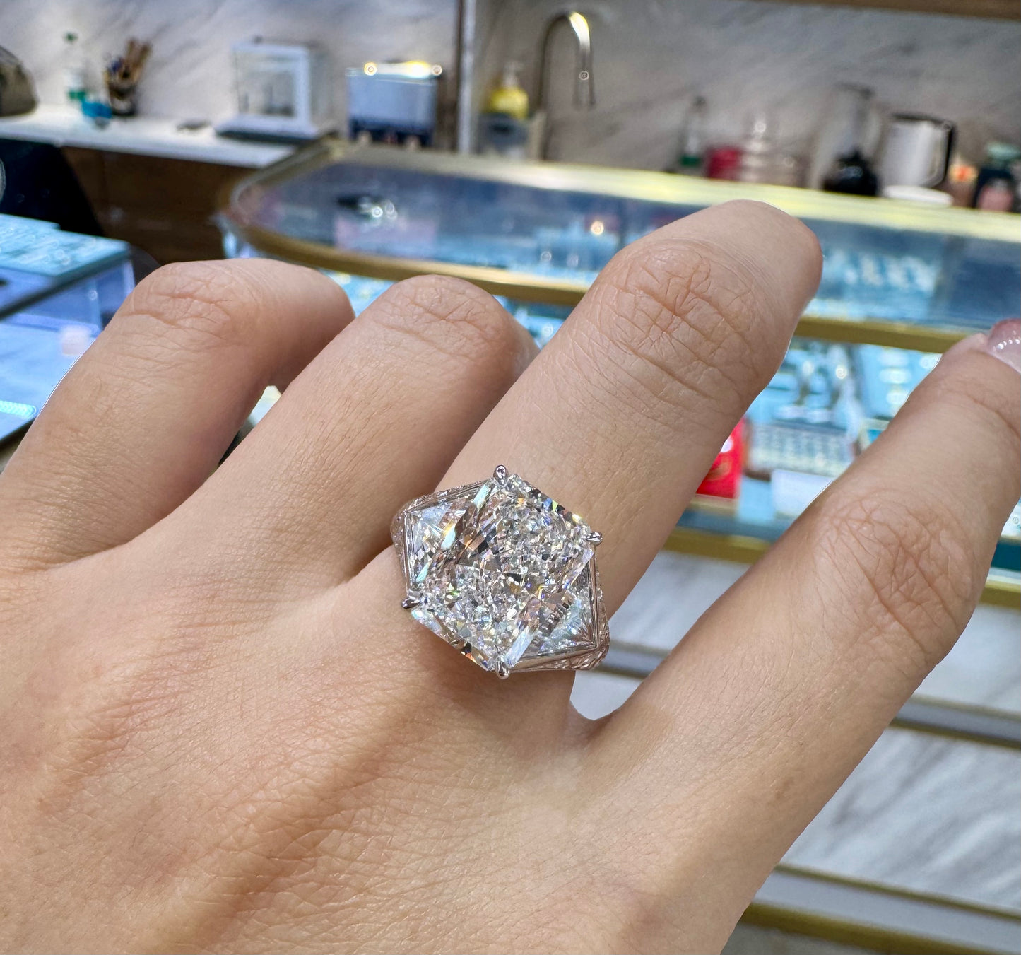 K link 2-1  TIKTOK LIVESTREAM 18K white gold 5ct E VS1  central and side triangles each side 1.9 tcw