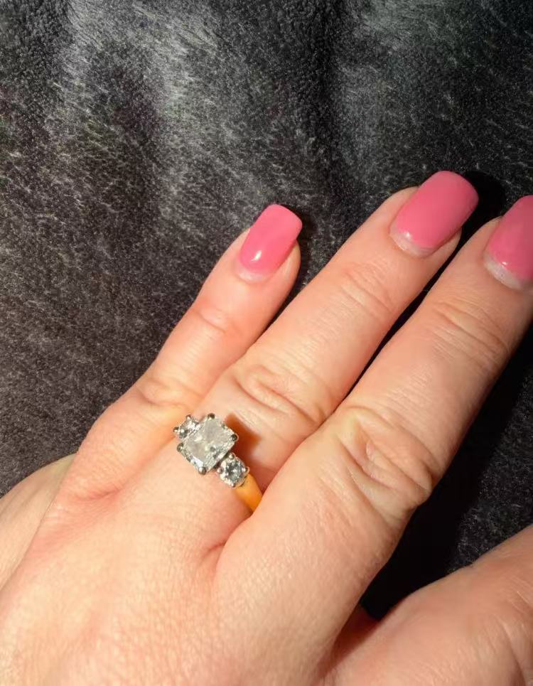 Chi 50% DEPOSIT LINK TIKTOK LIVESTREAM 18k 2-tone White top and yellow bottom 4ct Radiant cut D VS1 IGI certificate with side round each side as picture size us9