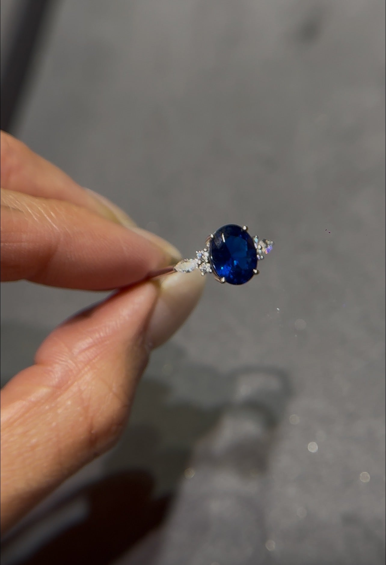 Sop 50% deposit  TIKTOK LIVESTREAM 18K Yellow gold 2.5-3CT Oval Lab-Grown Sapphire Ring with side lab diamonds Setting in deep blue size 7