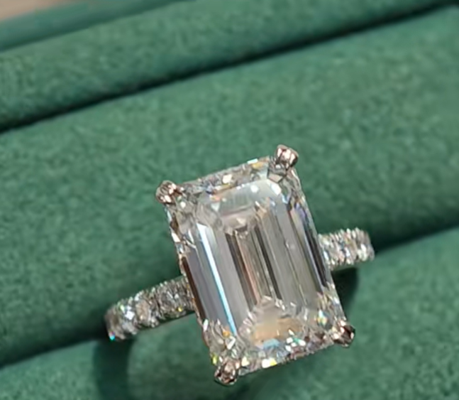 SHE TIKTOK link 8-2 LIVESTREAM 18K gold 9ct Emerald cut E VS1 gold claw band size (Copy)