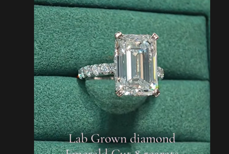 SHE TIKTOK link 8-2 LIVESTREAM 18K gold 9ct Emerald cut E VS1 gold claw band size (Copy)