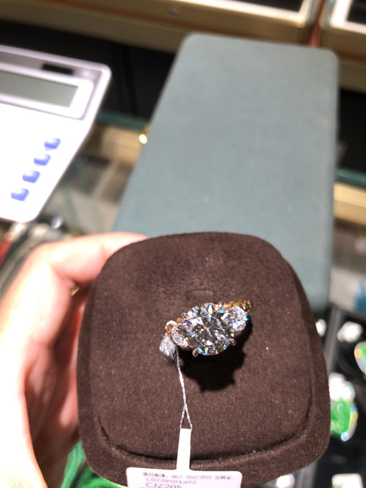 TIKTOK LIVESTREAM solid 18K GOLD  3CT round E VS1 3-stone side round  0.793ct Lab-Grown Diamond Ring total weight 5 grams (Copy)