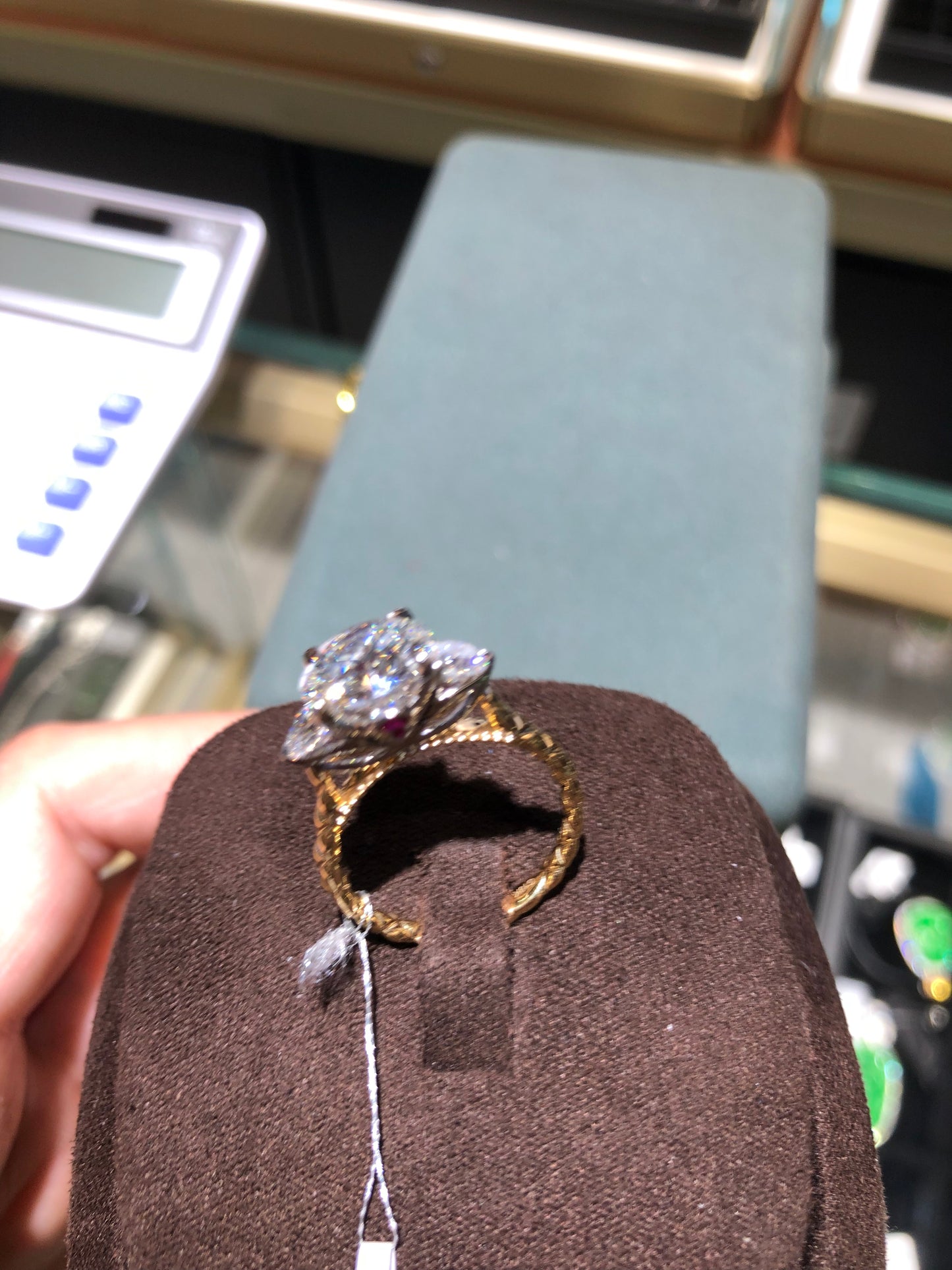 TIKTOK LIVESTREAM solid 18K GOLD  3CT round E VS1 3-stone side round  0.793ct Lab-Grown Diamond Ring total weight 5 grams