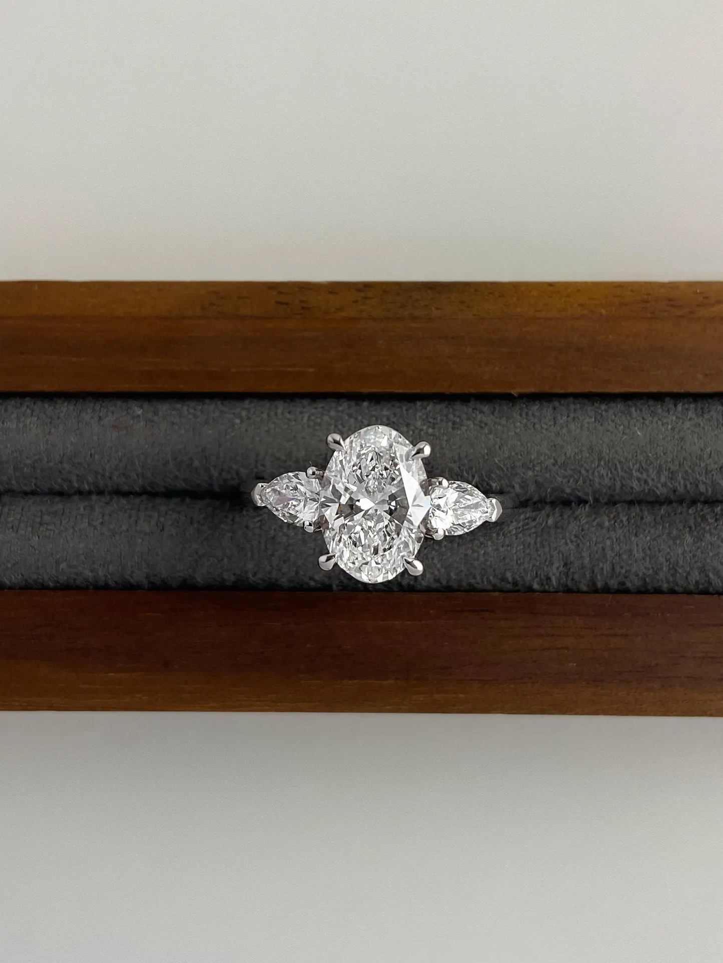 Jen TIKTOK LIVESTREAM 2 CARATS Oval E color VS1  Lab Grown Diamond 3 stone ring: 18K Solid Gold Size 5 side pears each 0.4ct