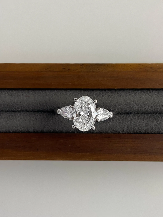 Jen TIKTOK LIVESTREAM 2 CARATS Oval E color VS1  Lab Grown Diamond 3 stone ring: 18K Solid Gold Size 5 side pears each 0.4ct
