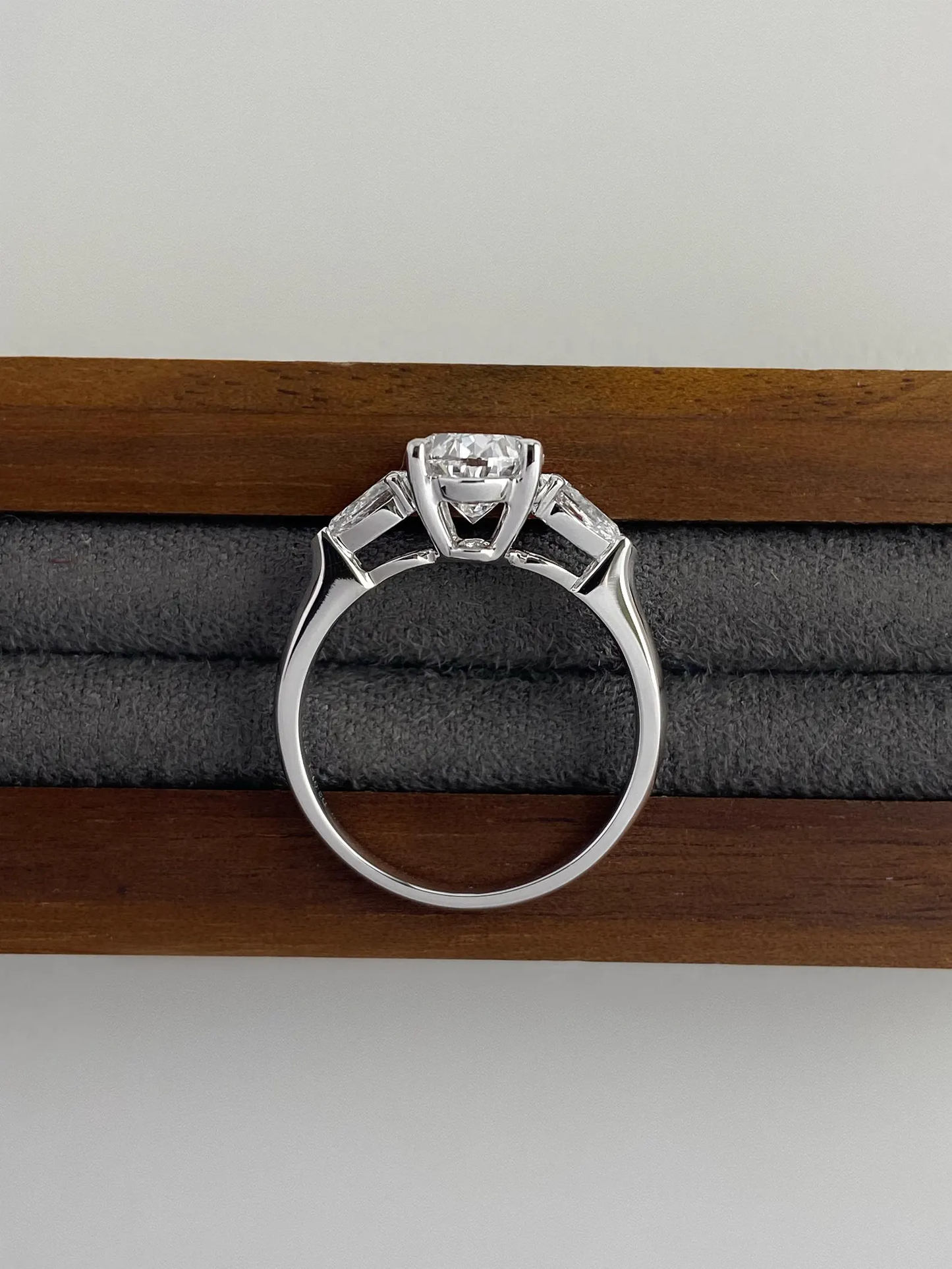 Jen TIKTOK LIVESTREAM 2 CARATS Oval E color VS1  Lab Grown Diamond 3 stone ring: 18K Solid Gold Size 5 side pears each 0.4ct