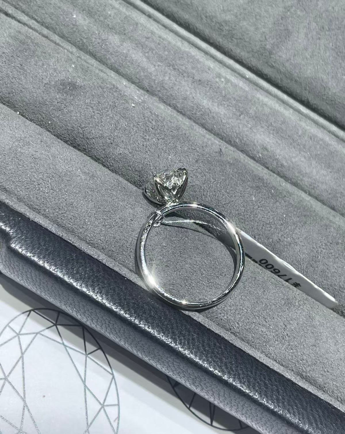 Mia TIKTOK LIVESTREAM 2 CARATS Oval E color VS1  Petal tulip setting Lab Grown Diamond platinum size7