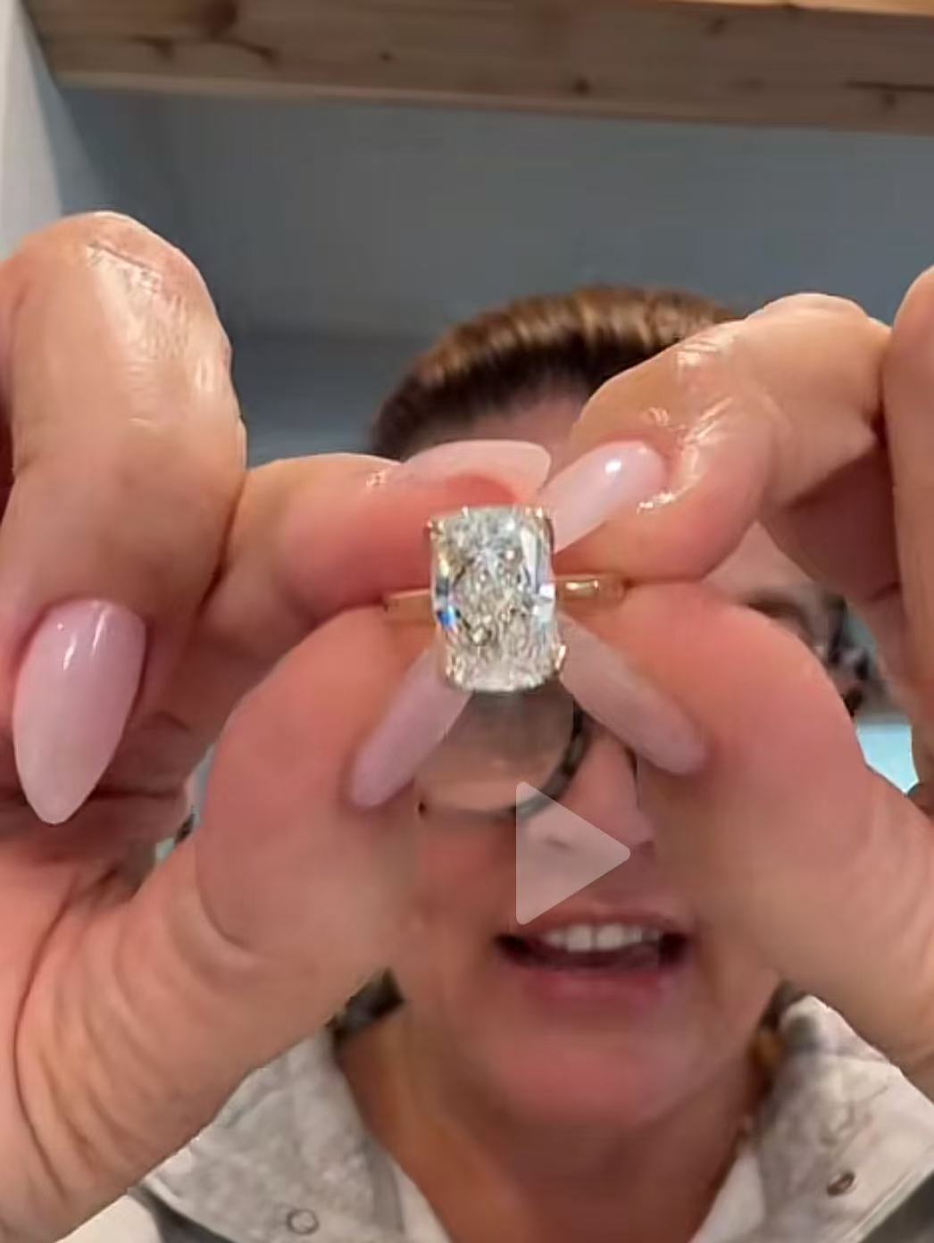 Le 2-1 deposit  link 14K Yellow Gold, band width 1.8mm 5 CT, E VS1, elongated cushion Cut, tulio setting as picture size 6.25