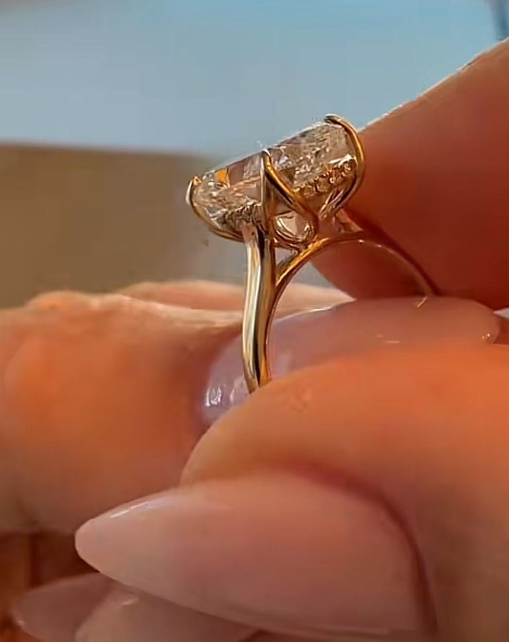 Le 2-1 deposit  link 14K Yellow Gold, band width 1.8mm 5 CT, E VS1, elongated cushion Cut, tulio setting as picture size 6.25