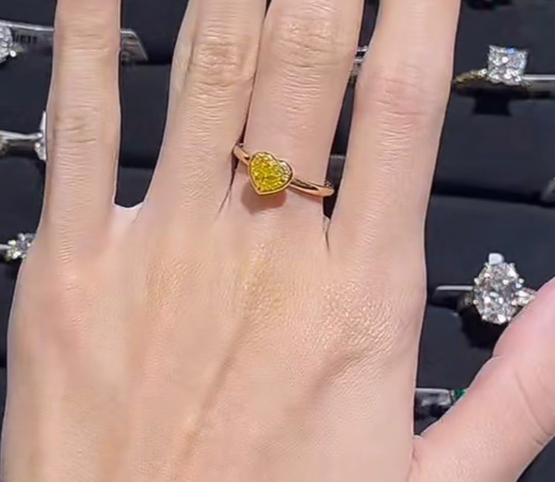 14k yellow  gold 0.9ct heart shape bezel setting ring size with IGI Jewelry Certificte size 6.5