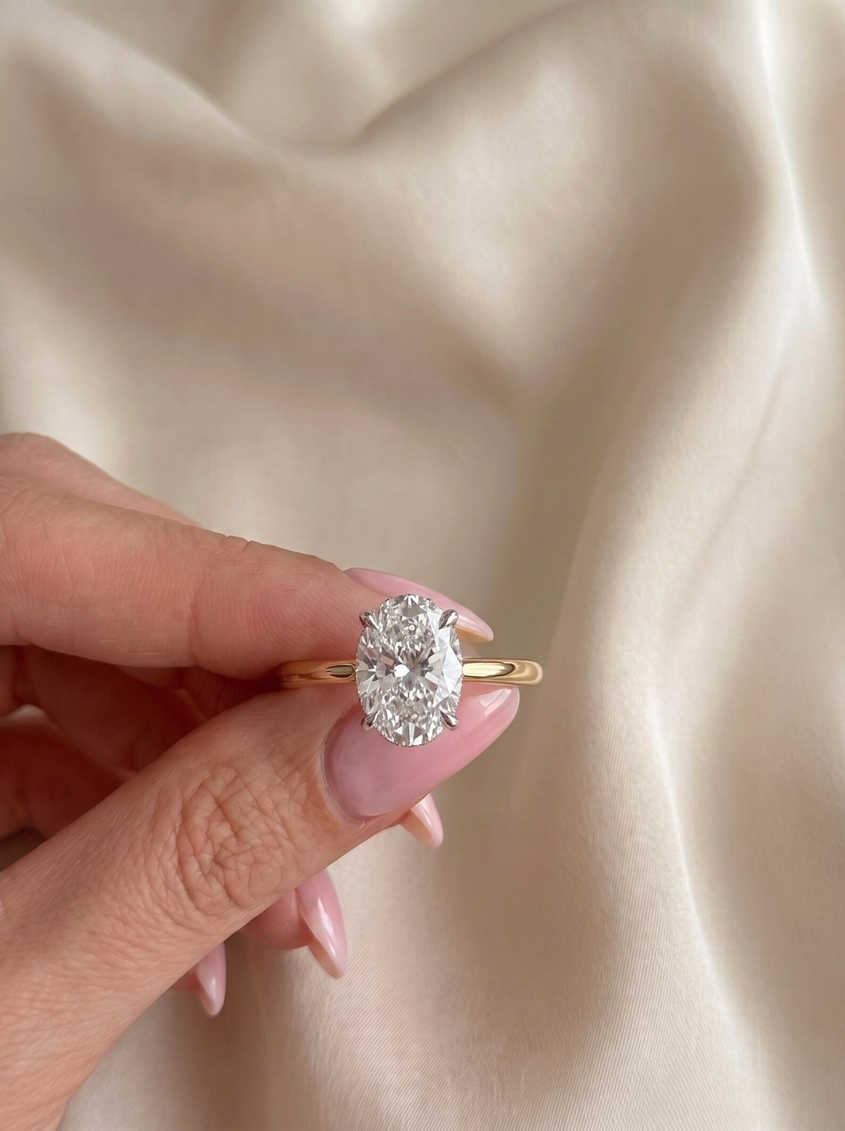 Oli TIKTOK LIVESTREAM 14K yellow gold 4 CARATS Oval D color VVS2 with IGI certificate size