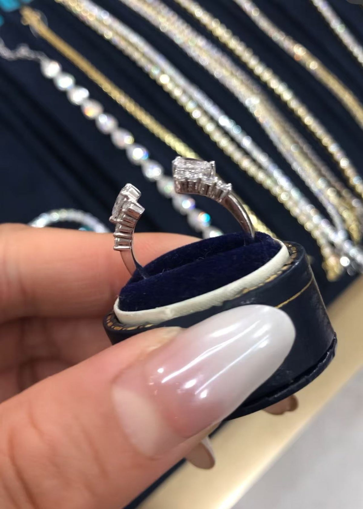 CAS TIKTIOK LIVESTREAM solid 14K white gold  band size 7