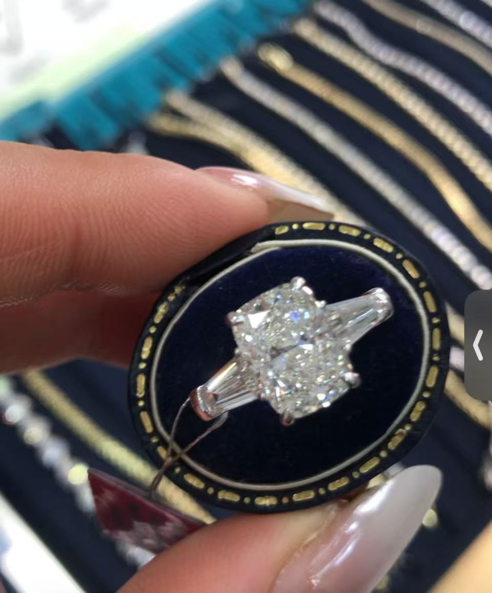 ALA TIKTOK LIVESTREAM 2-1 LINK , 14K white Gold 3 CT,E VS1, elongated cushion Cut Lab Diamond ,IGI Certified, with taperre baguettes size 9