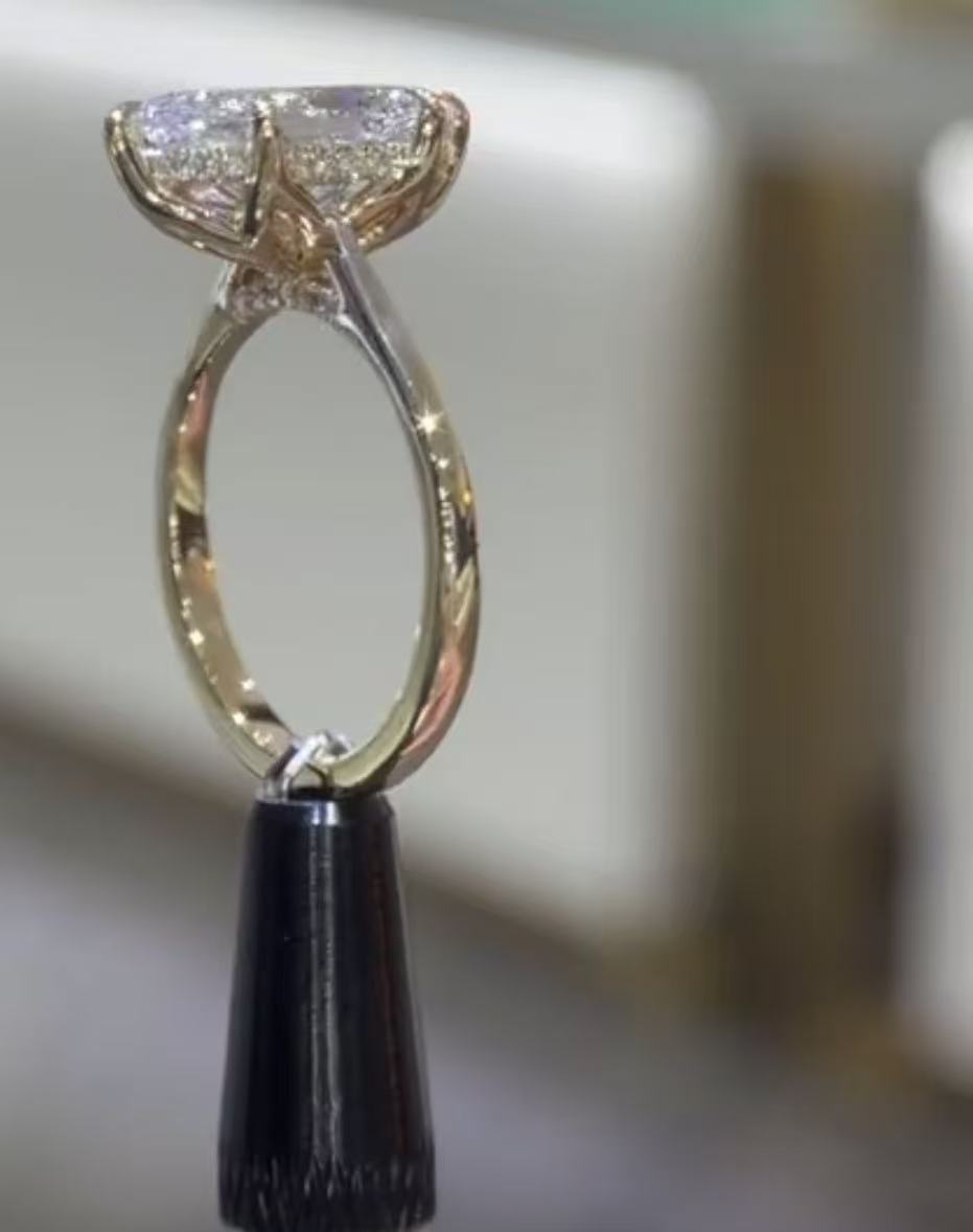 ST 2-2 link 14K yellow gold 3.5ct dutch marquise cut E VS1 lab diamond with IGI Certificate band witdh at least 2mm ring size 7.5 (Copy)