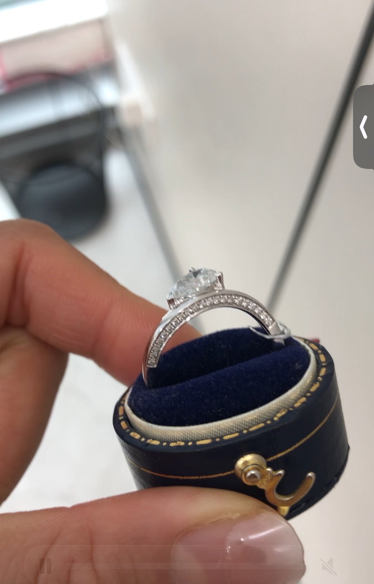 DAI TIKTIOK LIVESTREAM solid 14k White gold 0.5ct pear cut ,E color VS1 Clarity ,1-row paved and waved band , pinky ring  size 5