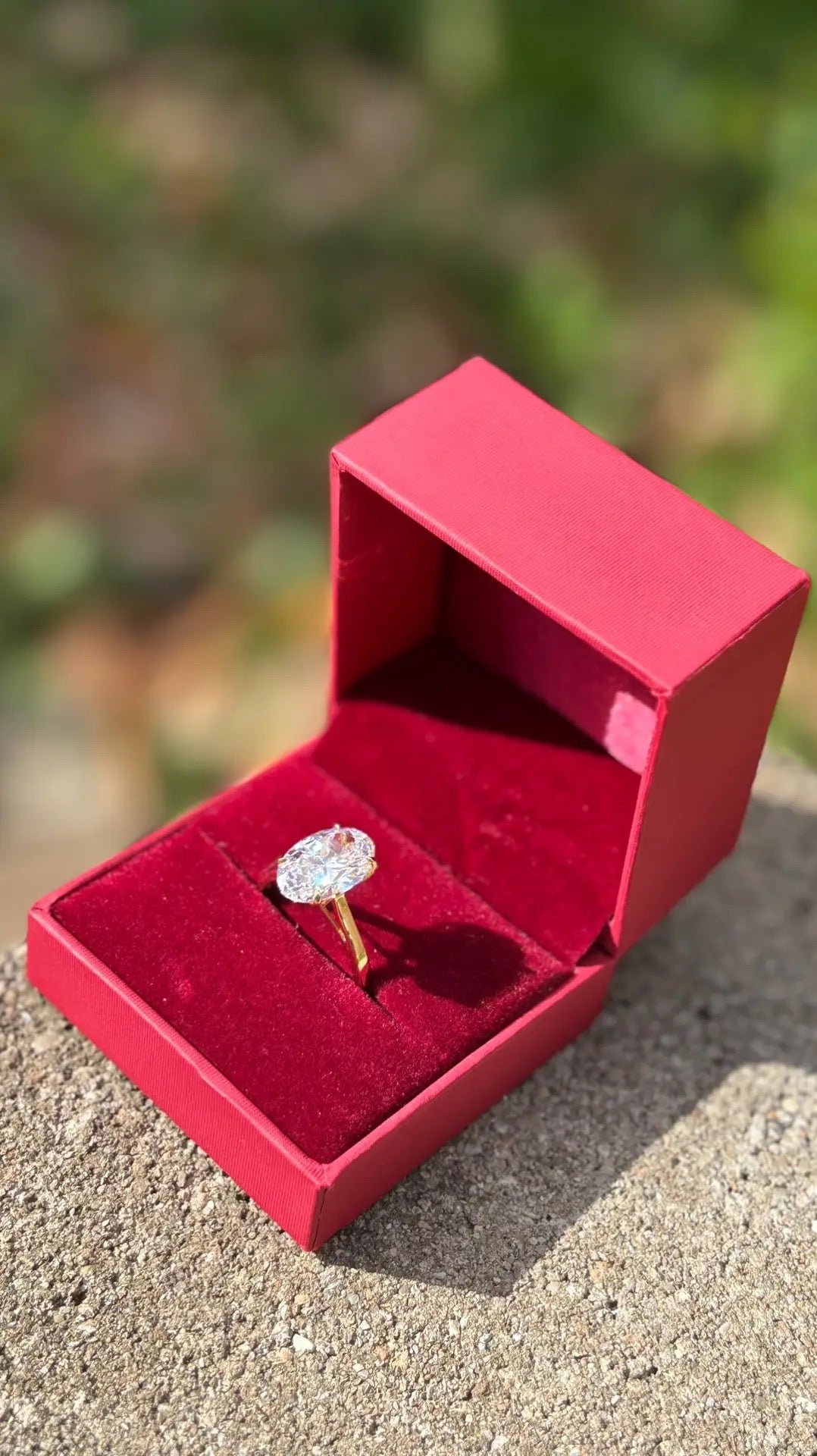 Che TIKTOK LIVESTREAM 2-2 link  Solid 18K yellow gold , 4 tulip petite prons 6 CARATS Oval F color VS2 ovel shape, ratio1.6, Solitaire.size 9.5 (Copy)