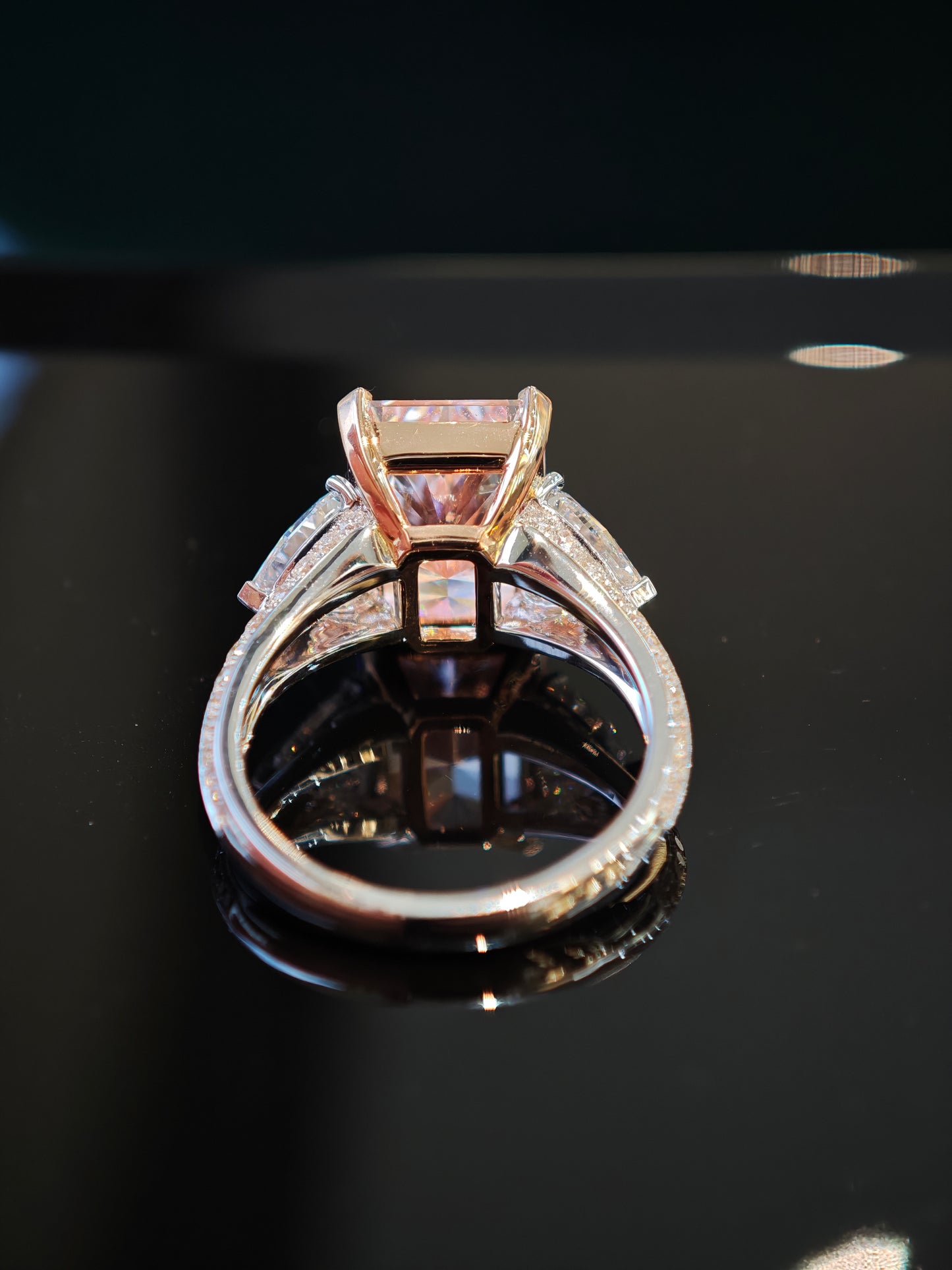 Mon TIKTOK LIVESTREAM 18K lab pink diamond 3.5 pink elongated cushion with side triangles same design as picture but different stone shape size7