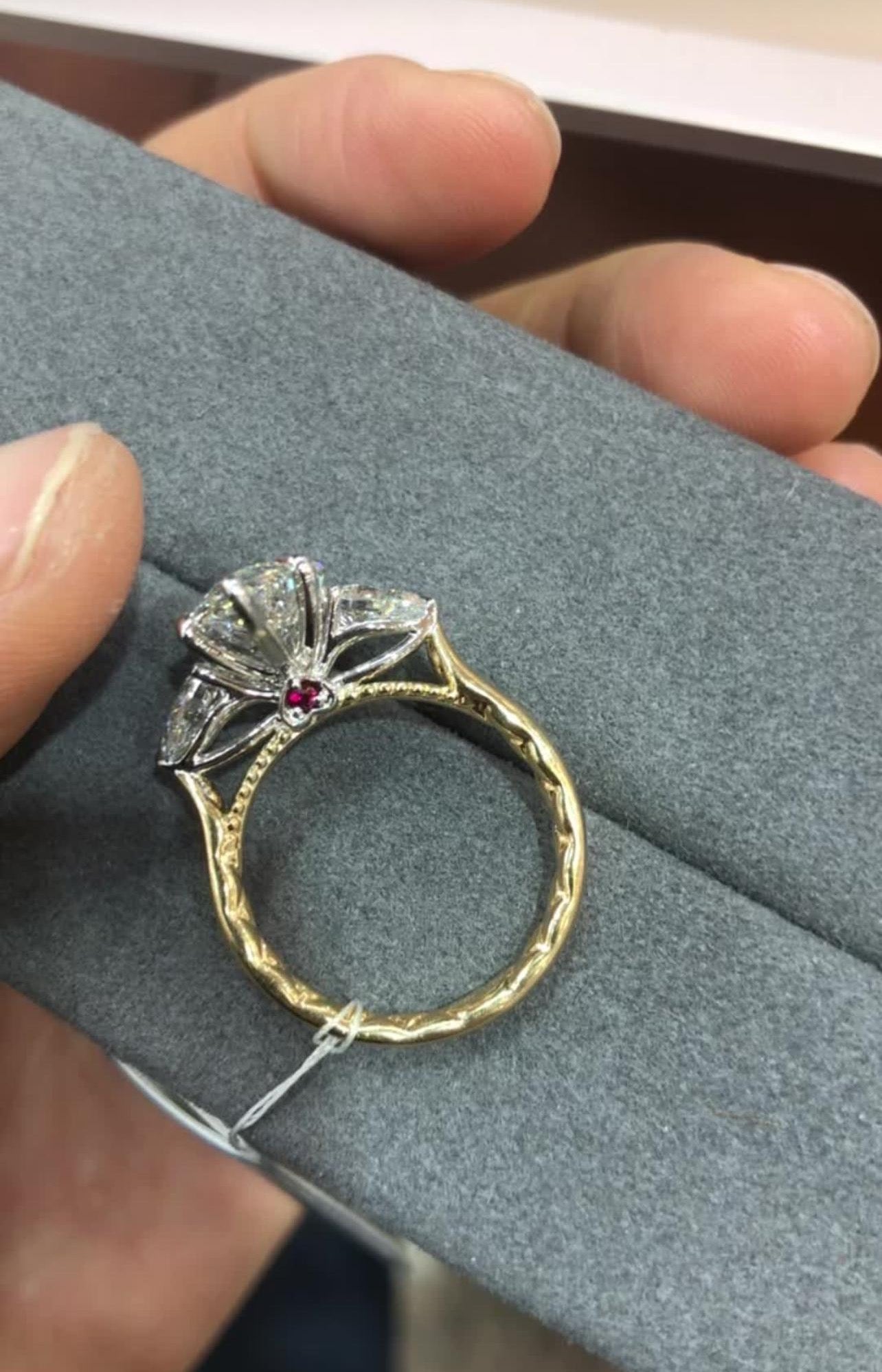 TIKTOK LIVESTREAM solid 18K yellow gold 3ct 3stone pear ring with the tulip band and hidden rubies, as pic  (not 2-tone)ture