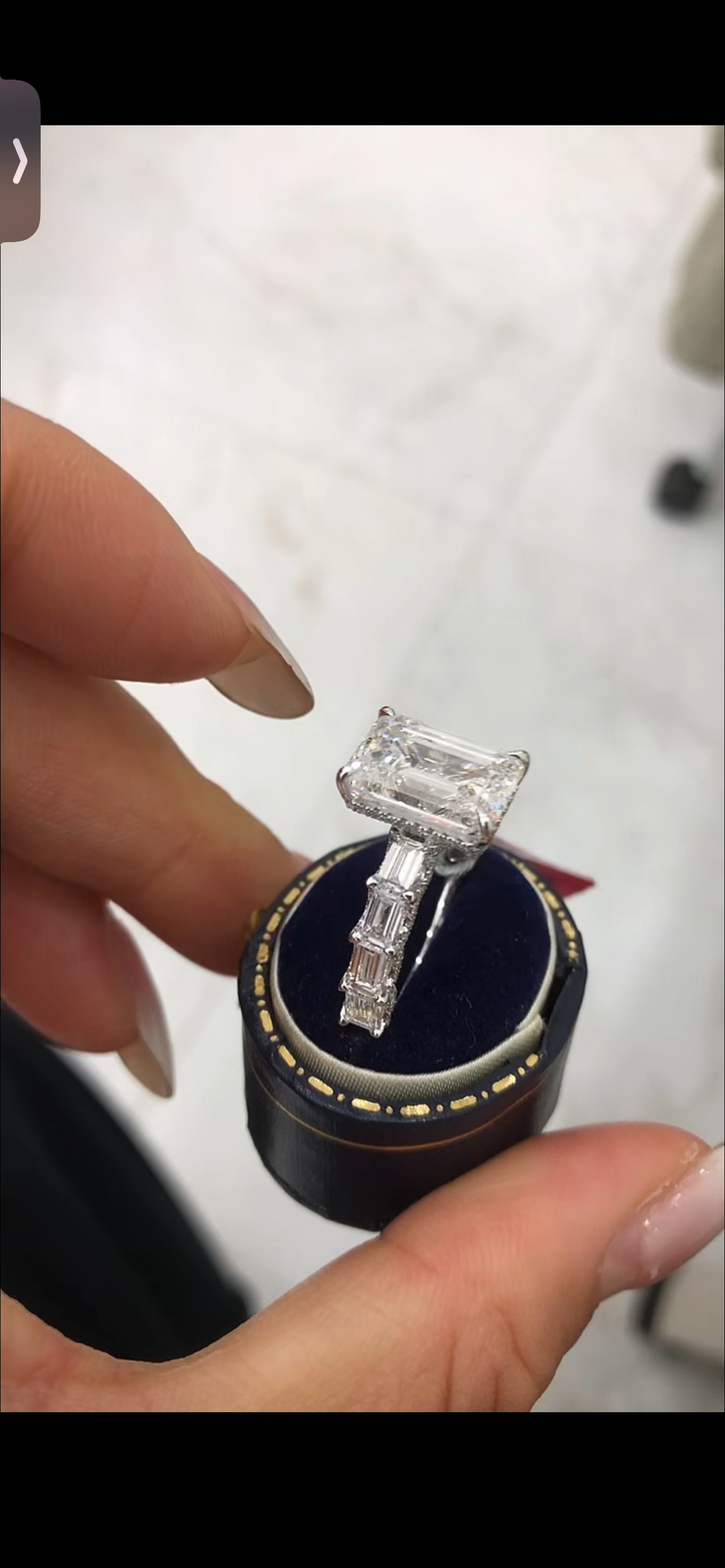 SHA TIKTIOK LIVESTREAM 14K white gold ring  center emerald 5ct.side baguettes 2cw, size 7