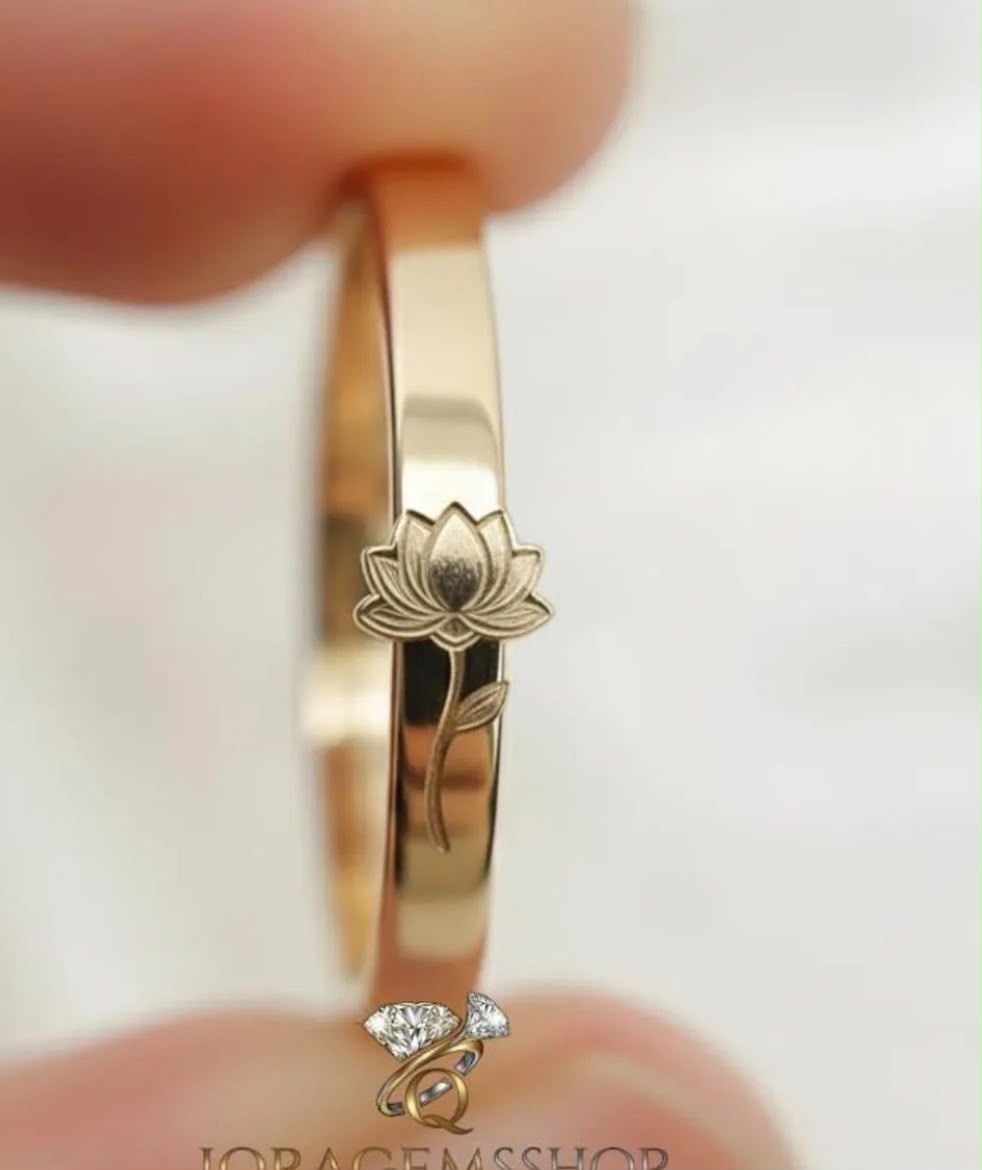 AN TIKTOK LIVESTREAM 2-2 3 rings one 18K Yellow gold Bride: 1. Marquise eternity band +one Lotus wedding band+Groom Lotus wedding band (Copy)