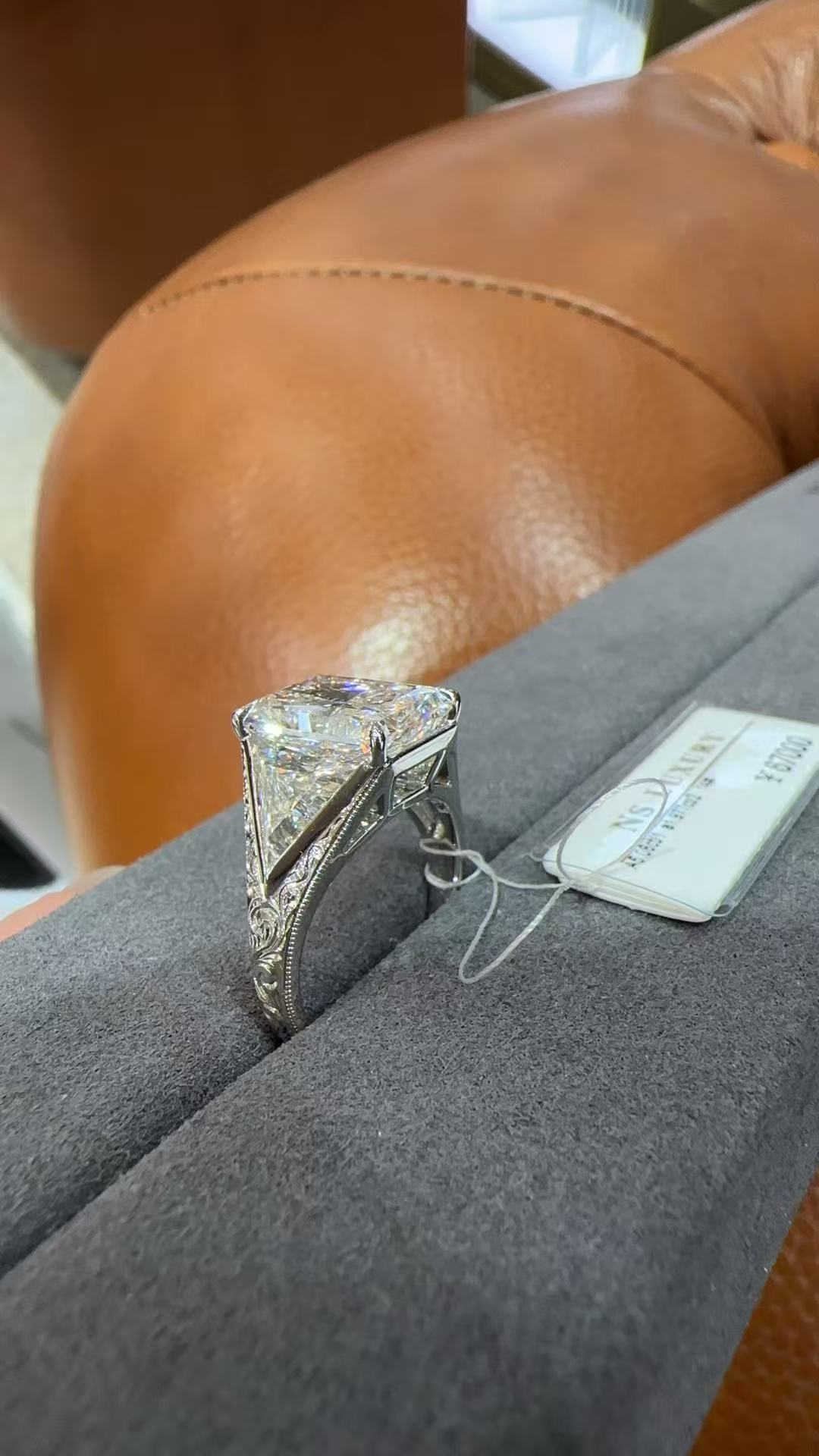 K link 2-1  TIKTOK LIVESTREAM 18K white gold 5ct E VS1  central and side triangles each side 1.9 tcw