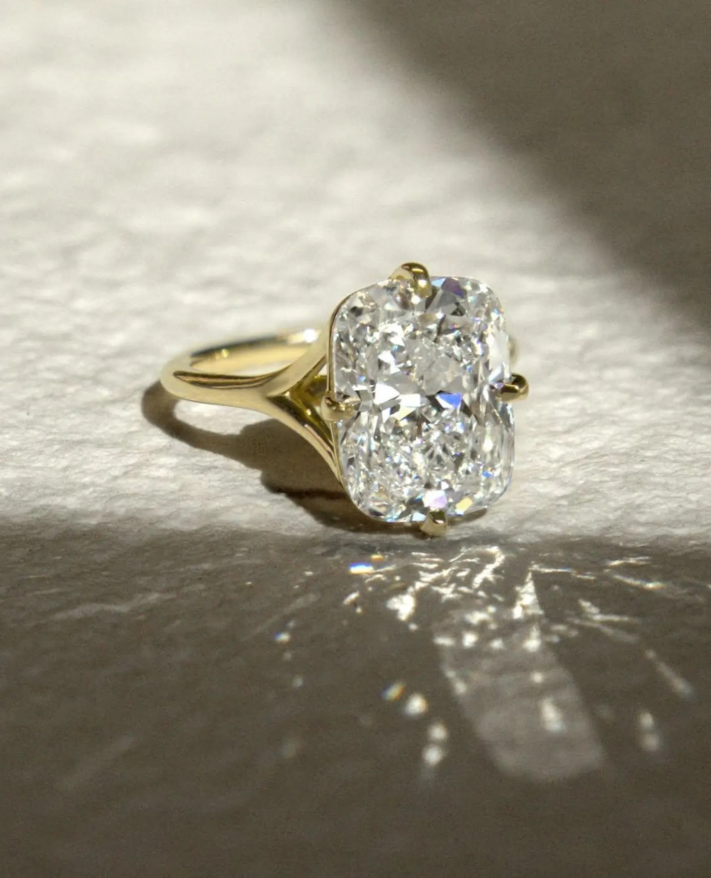 MIRA TIKTOK LIVESTREAM 14K yellow Gold hidden halo 3 CT,E VS1, elongated cushion Cut compass setting Lab Diamond Engagement Ring,IGI Certified,  size