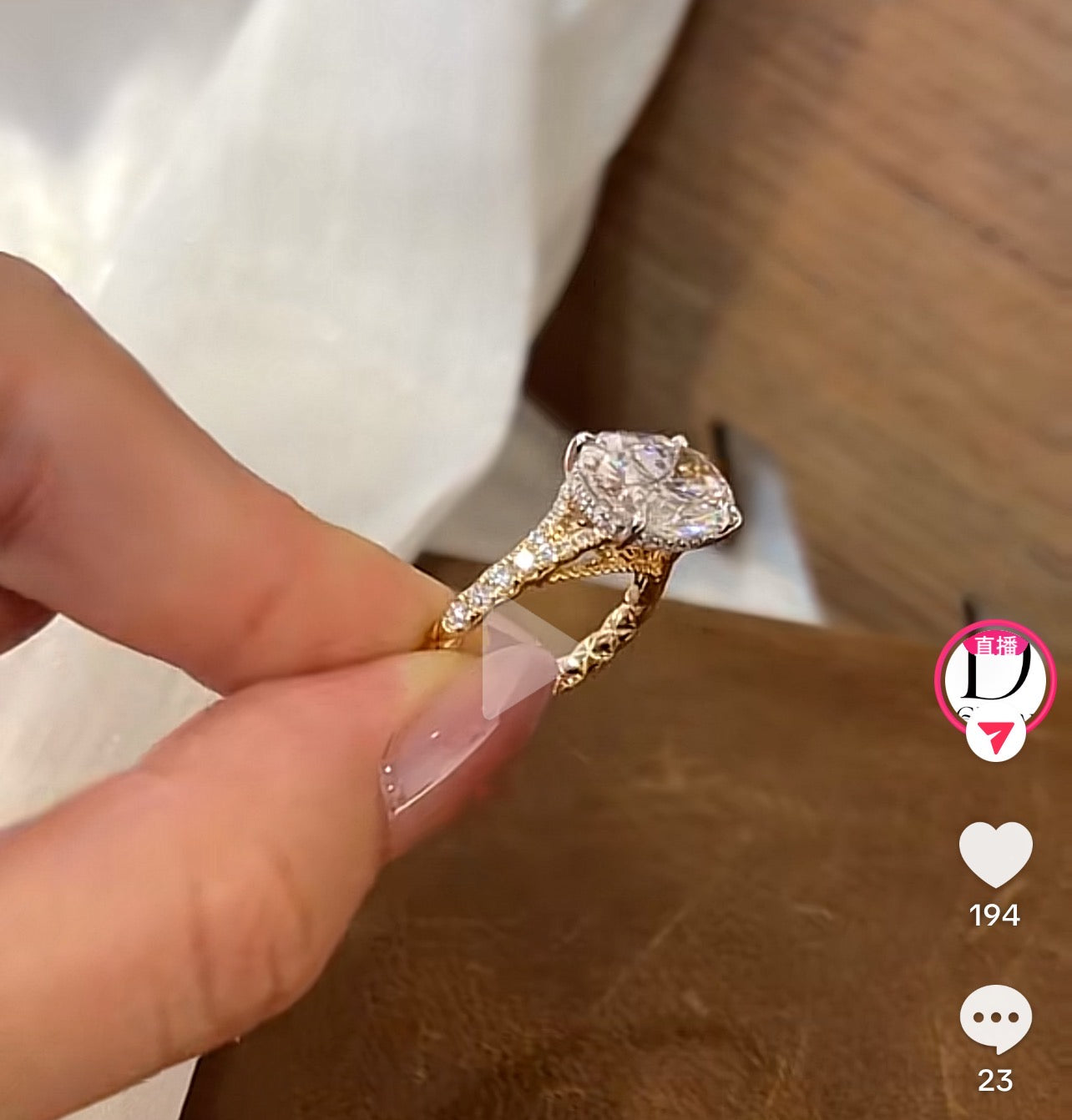 El 2-2 LINK TIKTOK LIVESTREAM 18K yellow Gold  Lab oval 4ct Oval cut  Diamond Ring  E VS IGI certificate east west design (Copy)