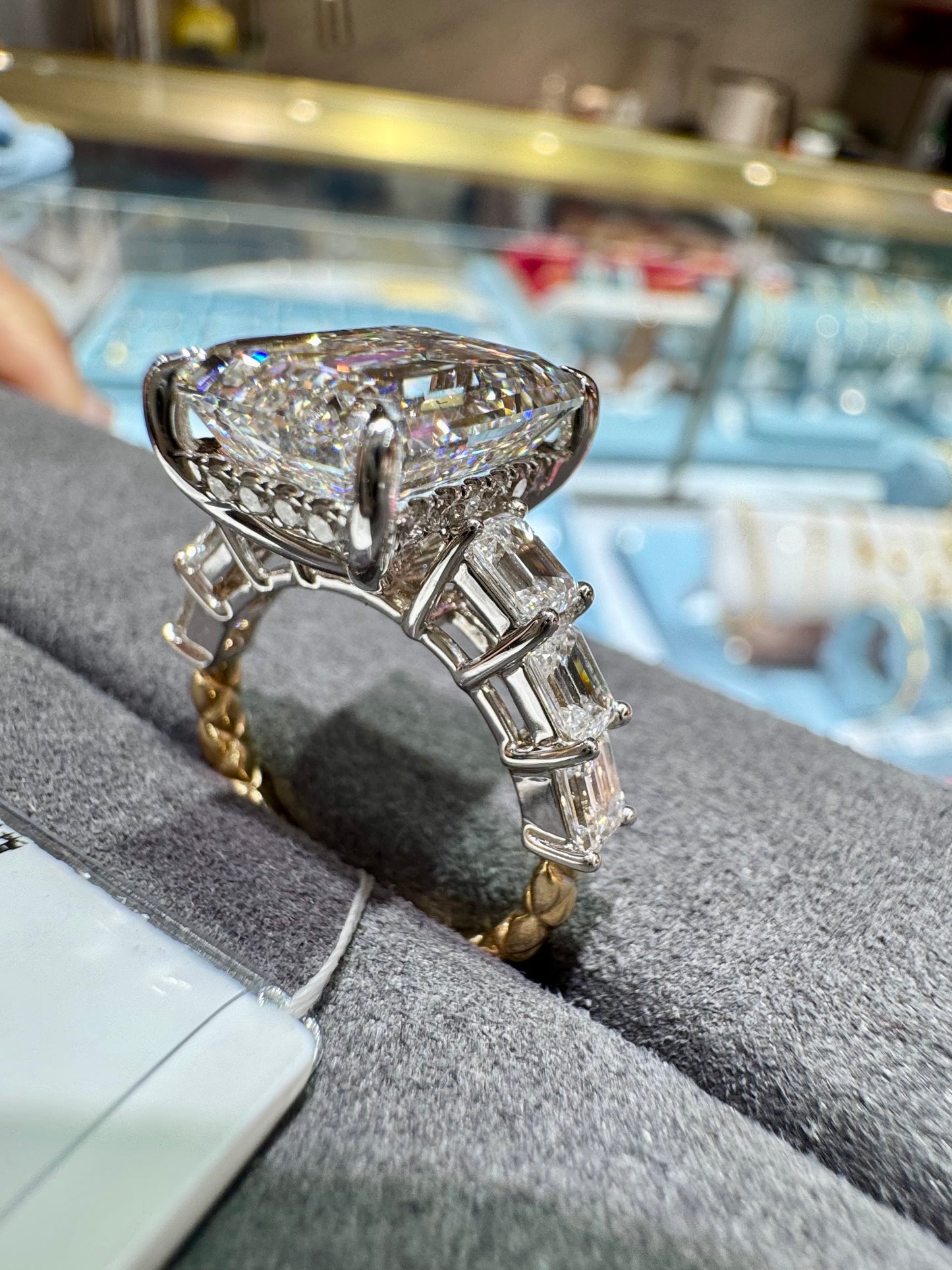 bec360 2-2 link TIKTOK LIVESTREAM 18K all white gold(not 2-tone ) 5ct emerald cut with regular paved band emerald paved side stones with IGI certificate size E VS size9