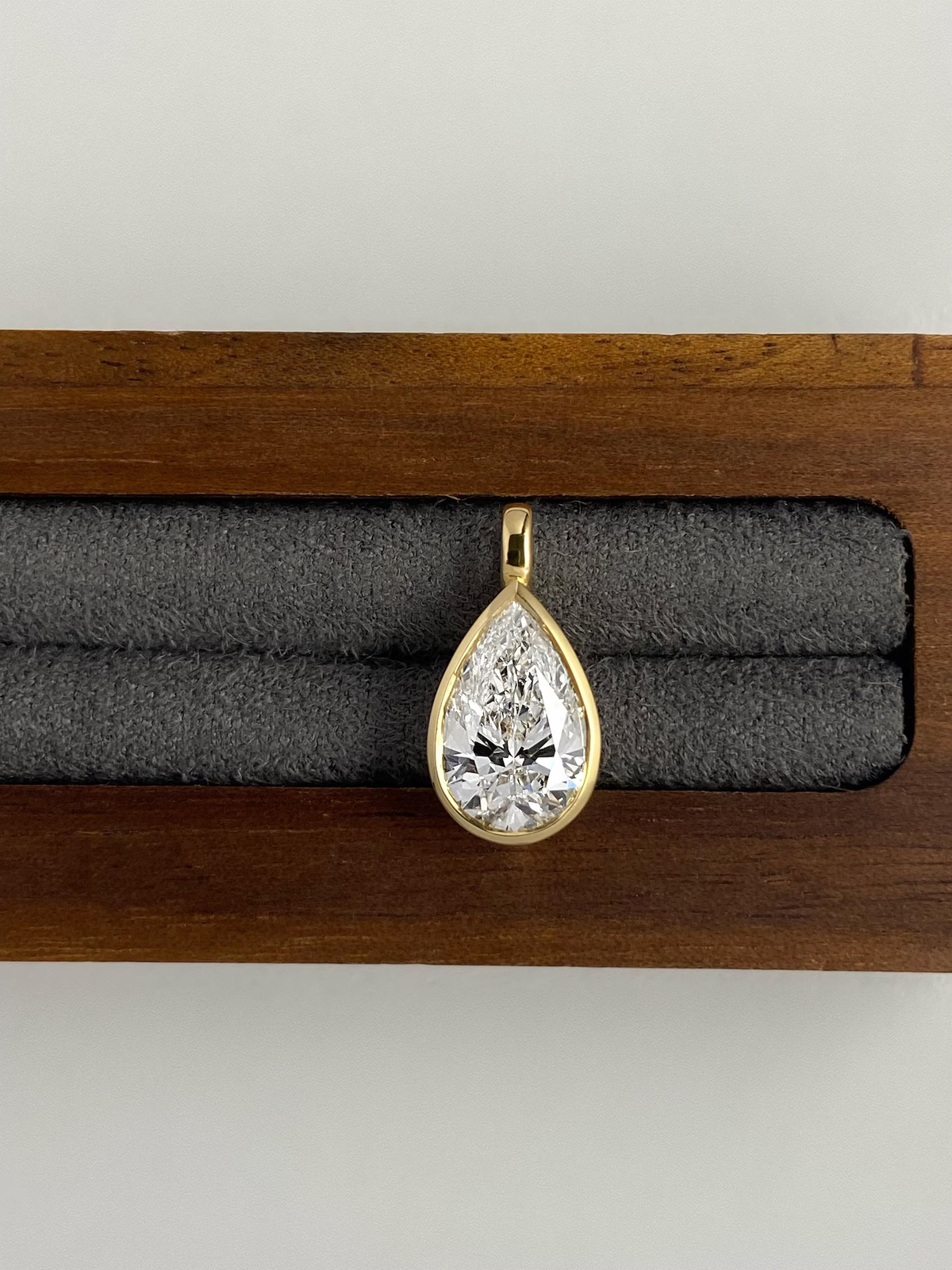 MEL 2-1 link 14K white gold 5ct pear cut pendant E VS1 with IGI Certificate