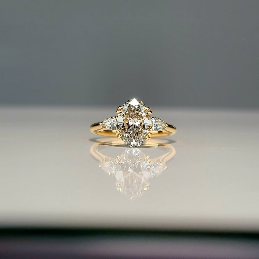 14K, 2 CT, EF VS1, Lab Oval Cut, IGI Certified, Lab Created Diamond Engagement Ring, Engagement , Side Lab Pear , Hidden Bridge，Double Claw  (ST 0017)