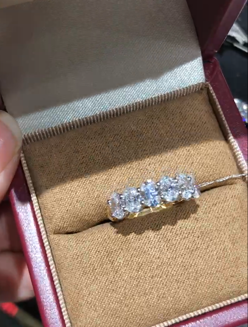 Els TIKTIOK LIVESTREAM 18K 2-tone half eternity band 6pcs oval cut totally 1.88ct size 7.5