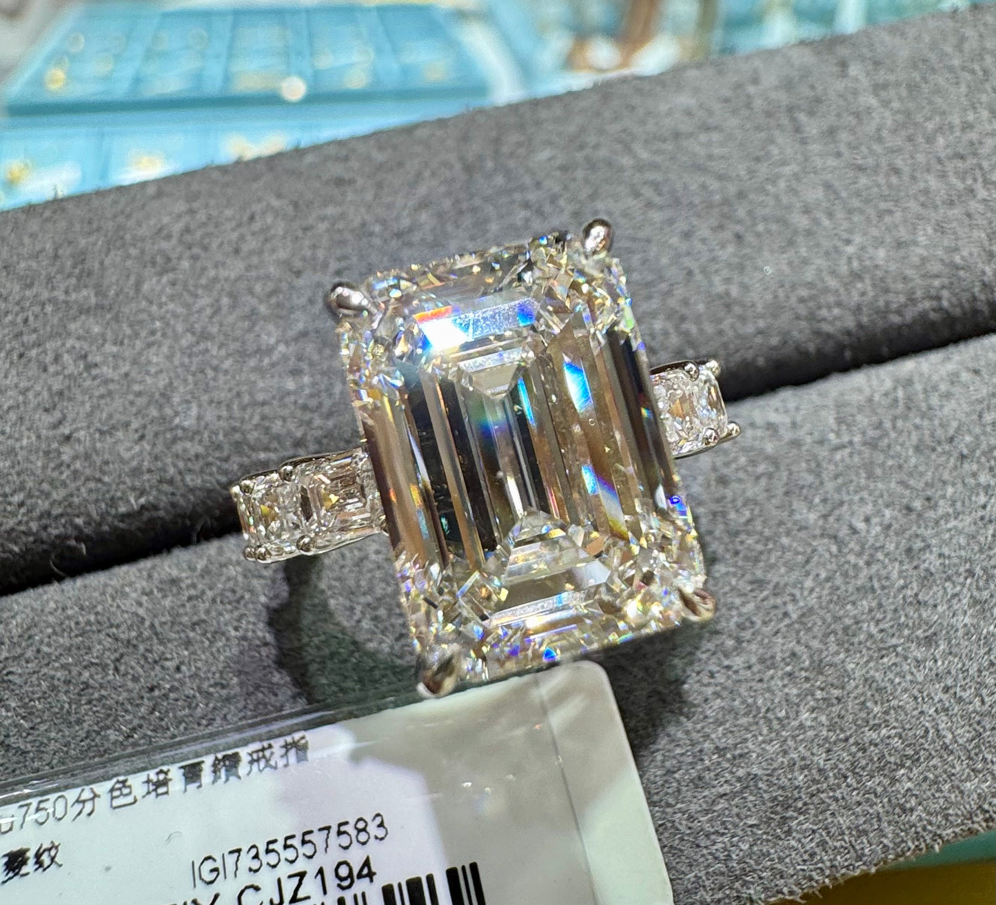 bec360 2-2 link TIKTOK LIVESTREAM 18K all white gold(not 2-tone ) 5ct emerald cut with regular paved band emerald paved side stones with IGI certificate size E VS size9
