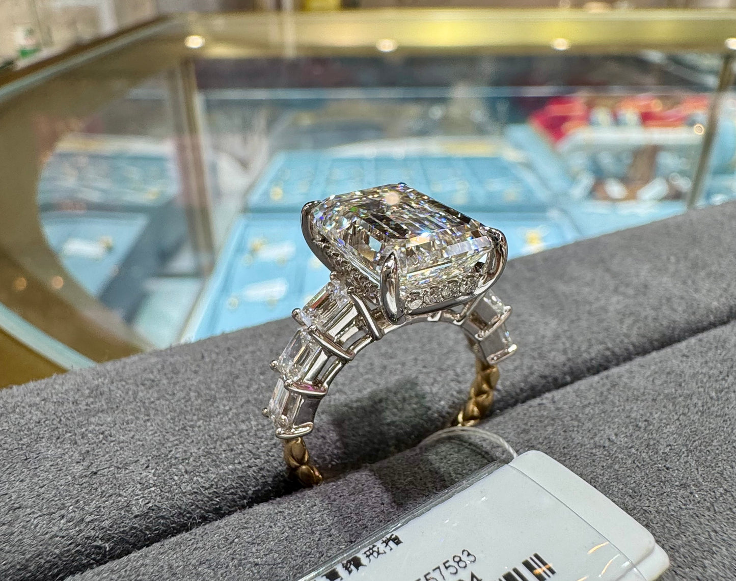 bec360 2-2 link TIKTOK LIVESTREAM 18K all white gold(not 2-tone ) 5ct emerald cut with regular paved band emerald paved side stones with IGI certificate size E VS size9